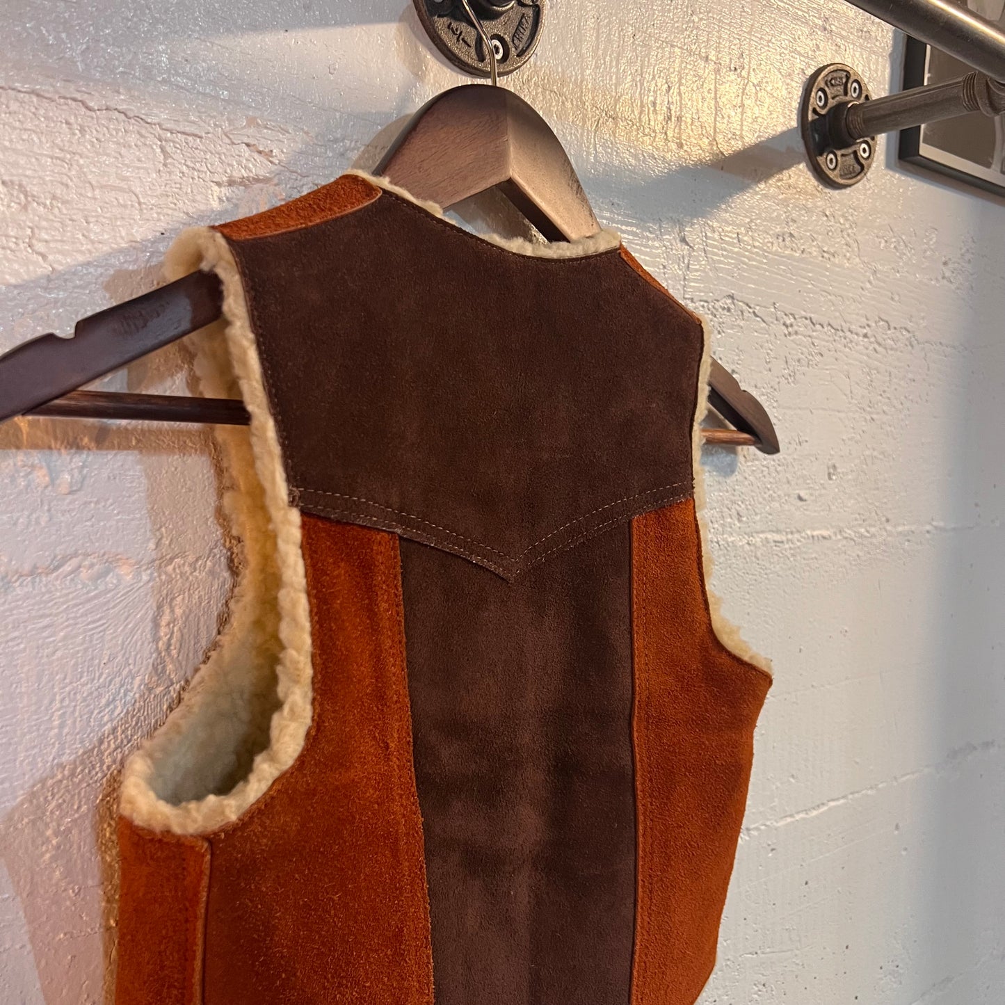 Vintage 1970's Genuine Suede Leather Faux Shearling Fleeced Lined Vest - Youth Large - Brown/Tan