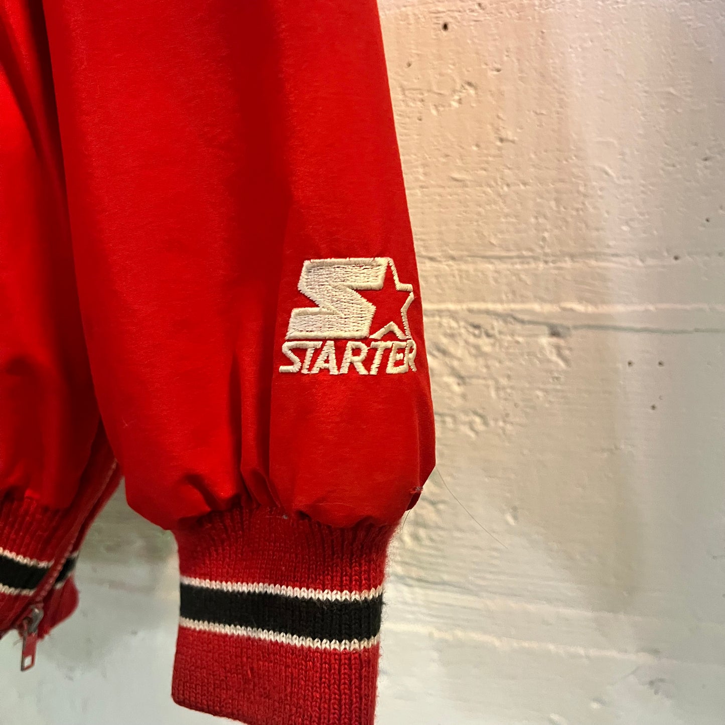 Vintage 90's Chicago Bulls Hooded Starter Jacket - Size XL - Red/Black