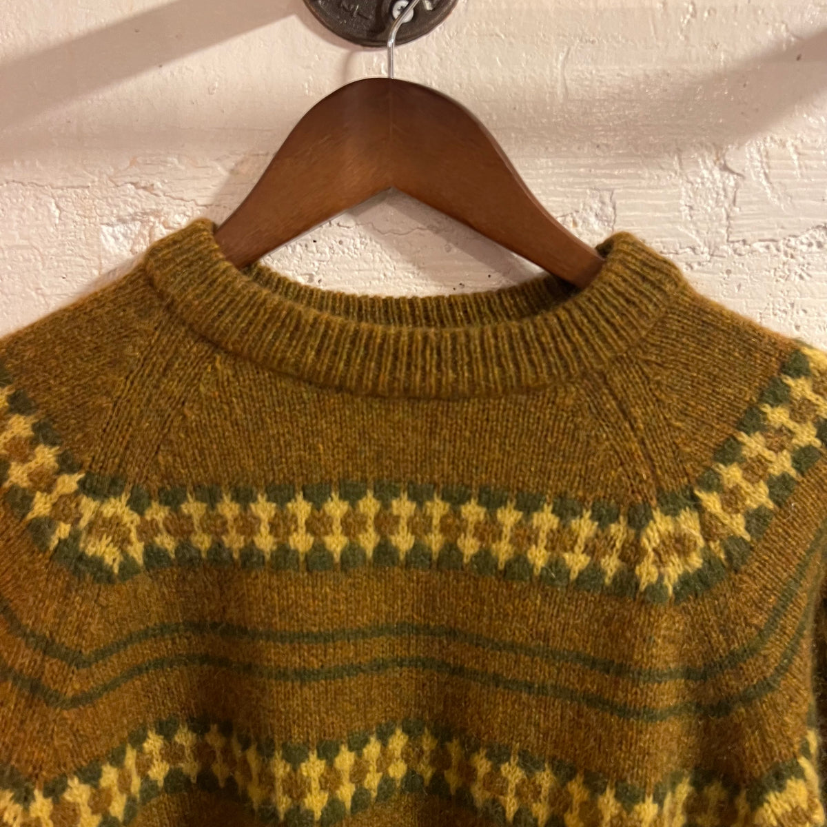 Vintage 60’s Jantzen Fair Isle Yoked Ski Patterned Raglan Sleeve Knitted Sweater - Size Medium - Made In USA - Mustard Yellow/Green