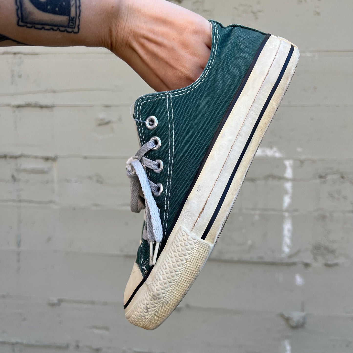 Vintage 90's Forest Green Converse Chuck Taylor Low Top Shoes - Size 6M/7W - Made In USA