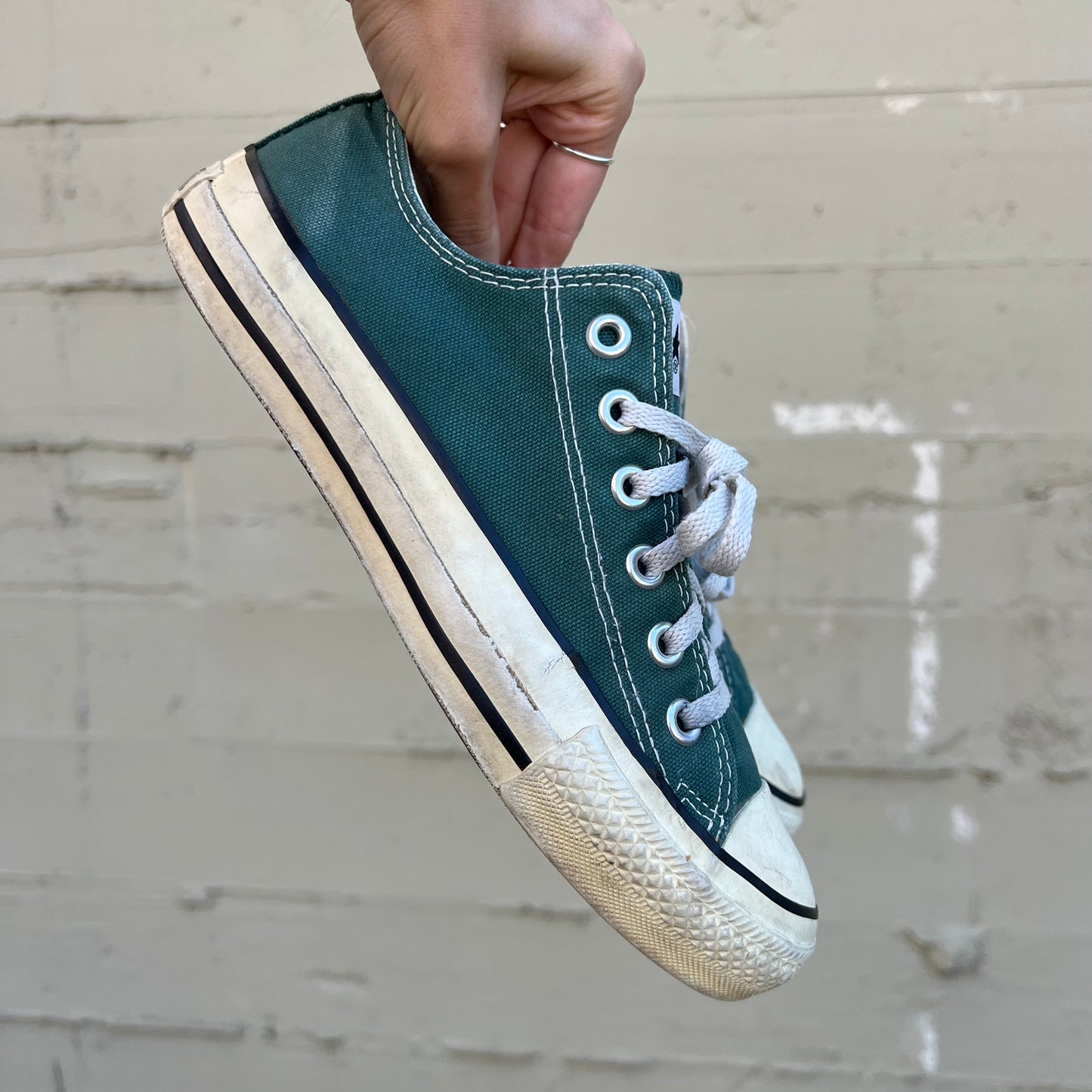 Vintage 90's Forest Green Converse Chuck Taylor Low Top Shoes - Size 6M/7W - Made In USA
