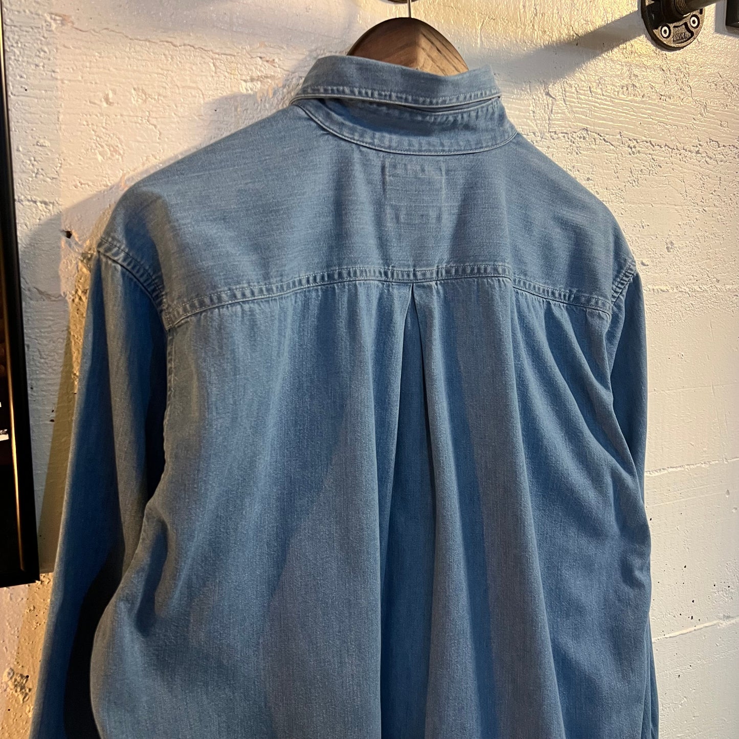 Vintage 90’s Marlboro Denim Button Up Long Sleeve Shirt - Size Large - Made In USA - Light Wash