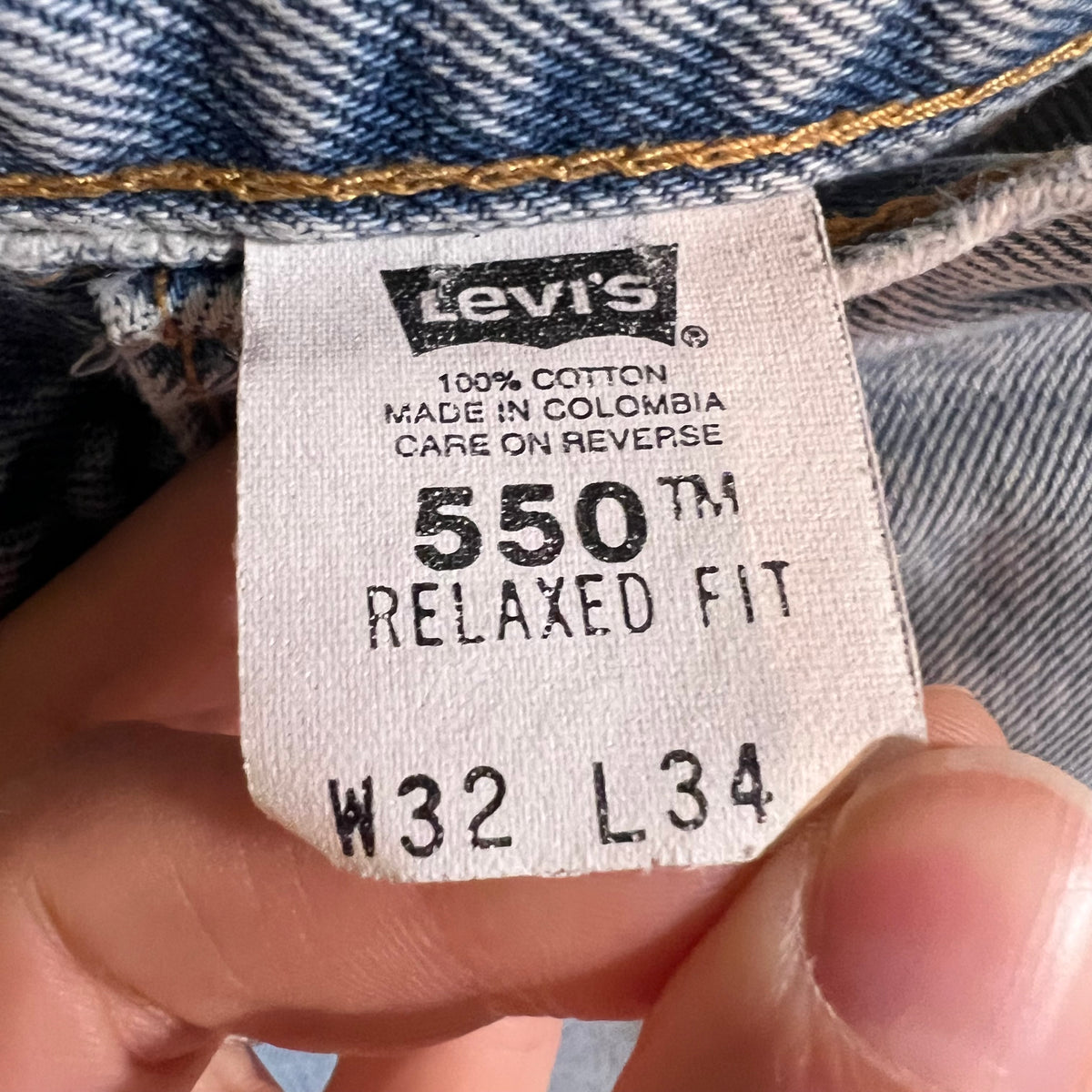 Vintage 2002 Levi's 550 Light Wash Relaxed Tapered Fit Denim Jean - Size 30" x 33" - Light Indigo