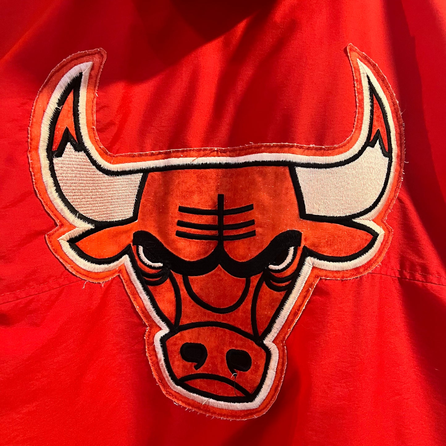 Vintage 90's Chicago Bulls Hooded Starter Jacket - Size XL - Red/Black