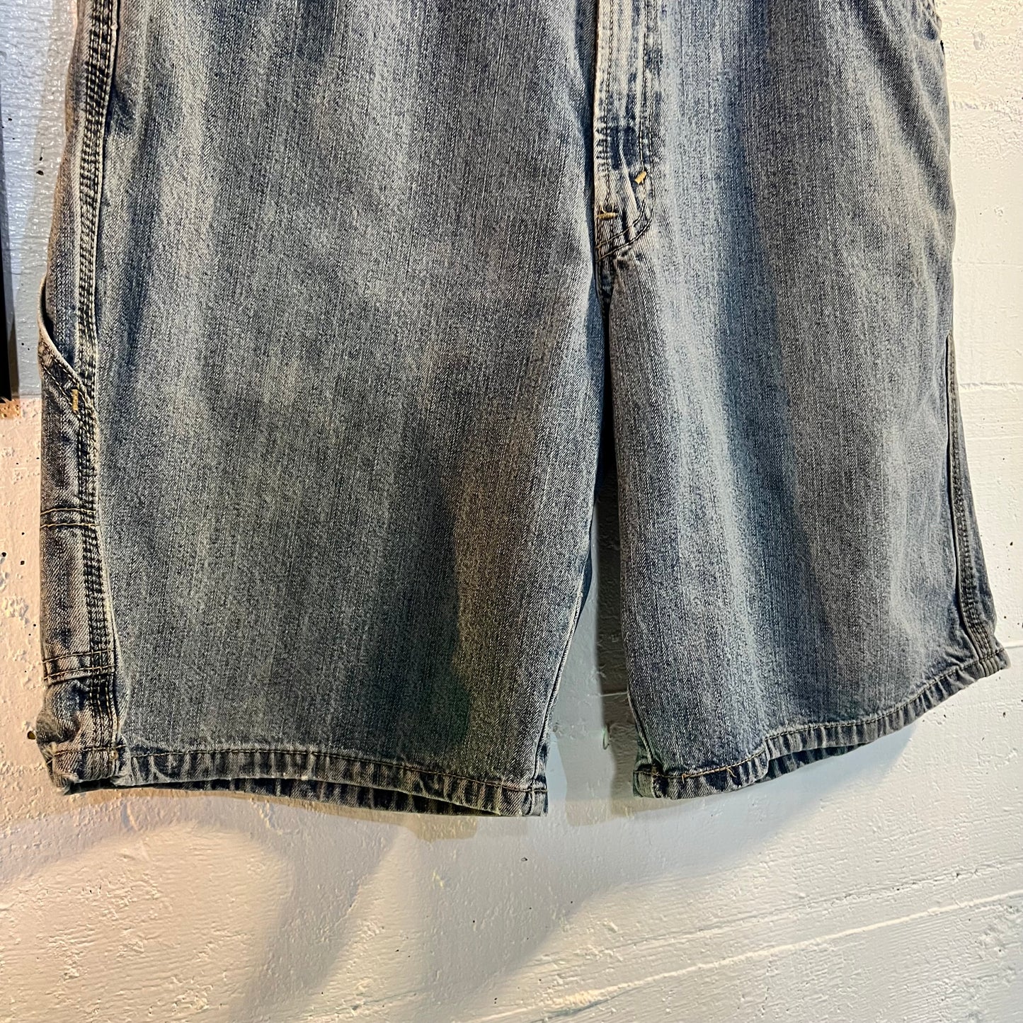 Vintage Y2K Levi's Workwear Denim Carpenter Shorts - Size 36 - Light Wash