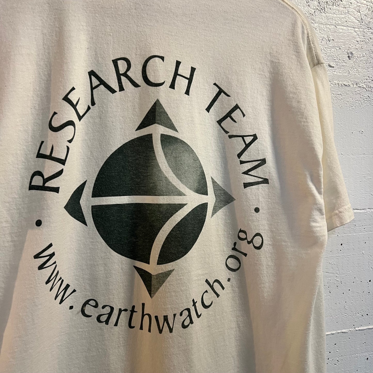Vintage Earthwatch Institute Research Team T-Shirt - Size Large - Off White/Green