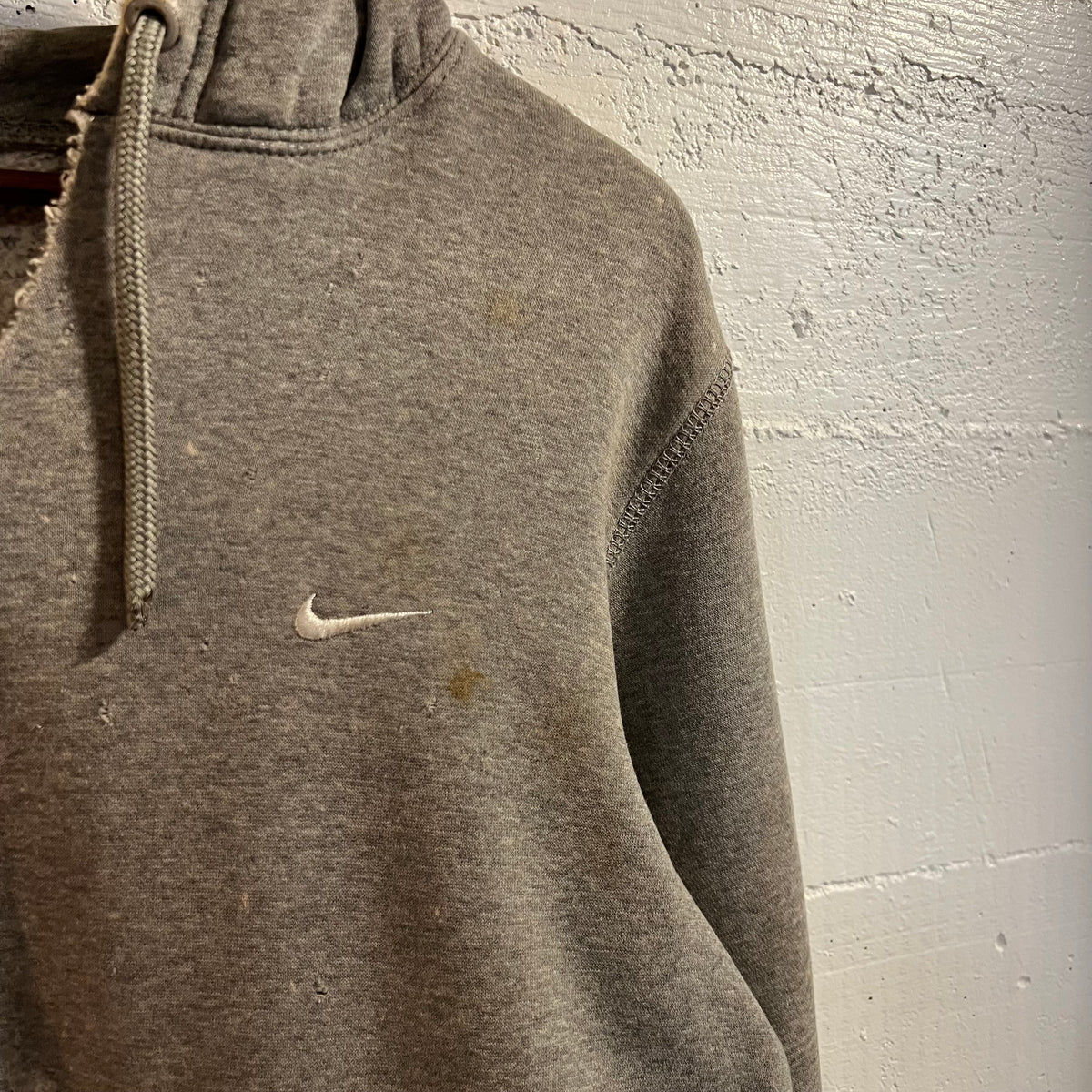 Vintage 2000’s Distressed Embroidered Nike Hoodie Sweatshirt - Size Medium - Heather Grey