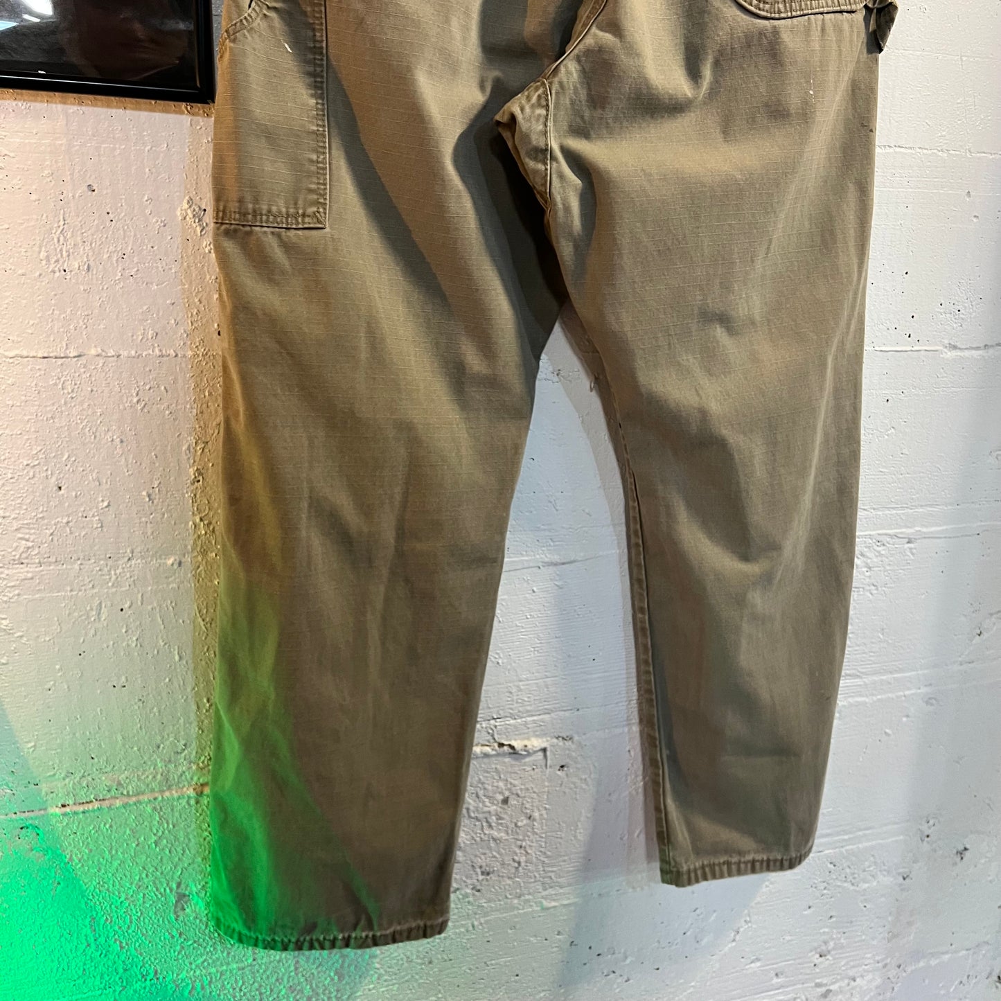 Vintage Distressed Wrangler Riggs Workwear Cargo Pants - Size 36x30 - Khaki Green