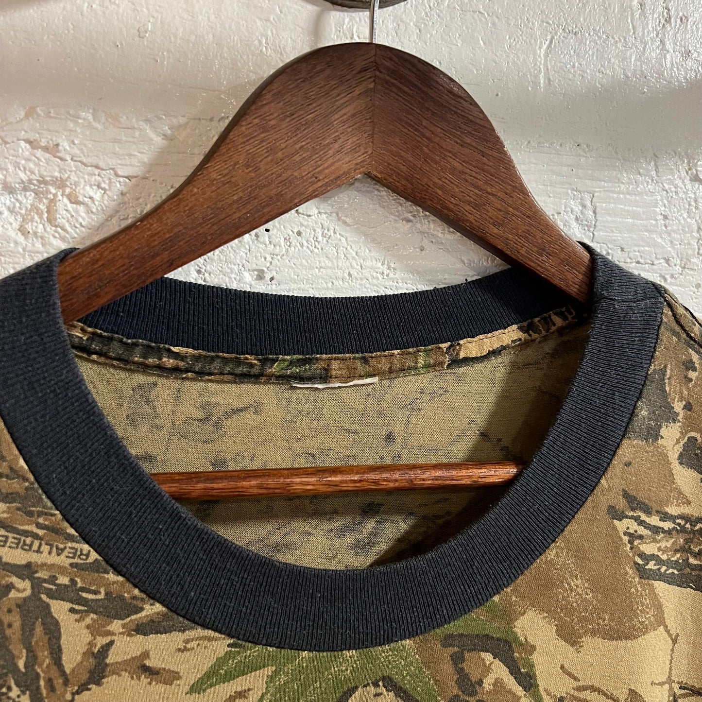 Vintage Realtree Camo Single Stitch Pocket T-Shirt - Size XL - Faded Black/Earth Toned
