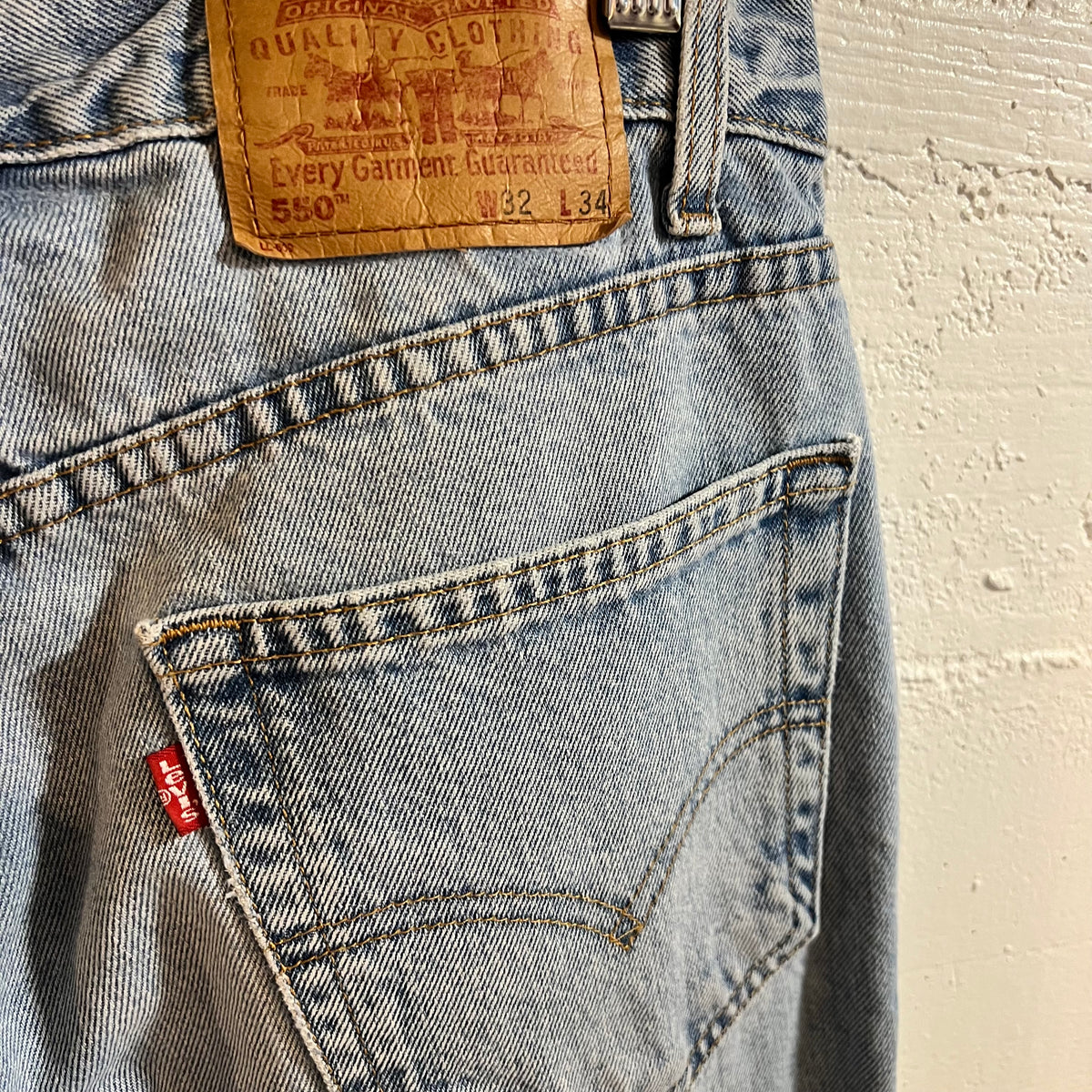Vintage 2002 Levi's 550 Light Wash Relaxed Tapered Fit Denim Jean - Size 30" x 33" - Light Indigo