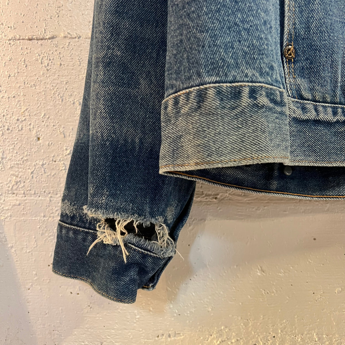 Vintage 70’s Faded/Distressed Rustler Button Up Denim Jacket - Size XL - Medium Wash
