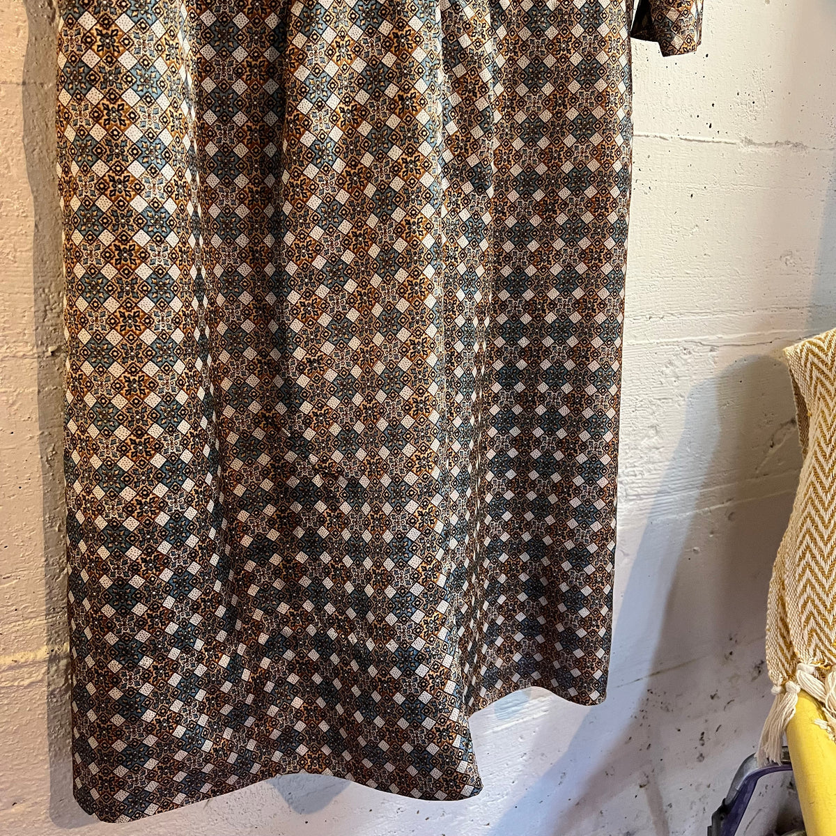 True Vintage 1960's Kerrybrooke Sears Roebuck And Co. Mid Length Geometric Tile Pattern Shirt Dress - Size Large - Made In USA