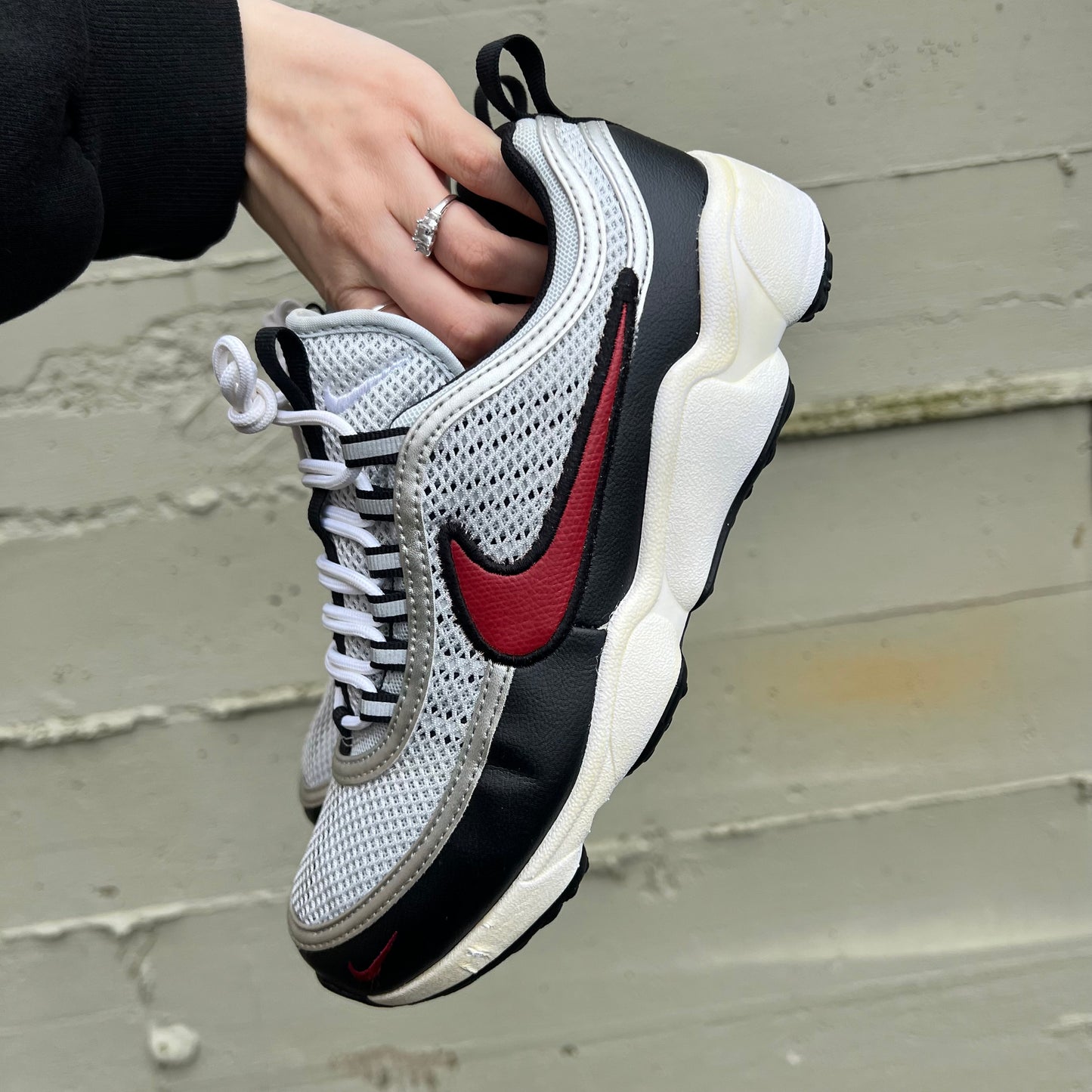*Pre-Owned*2016 Women's Nike Air Zoom Spiridon "Silver Red' - Size 7.5W/6M - 905221-002
