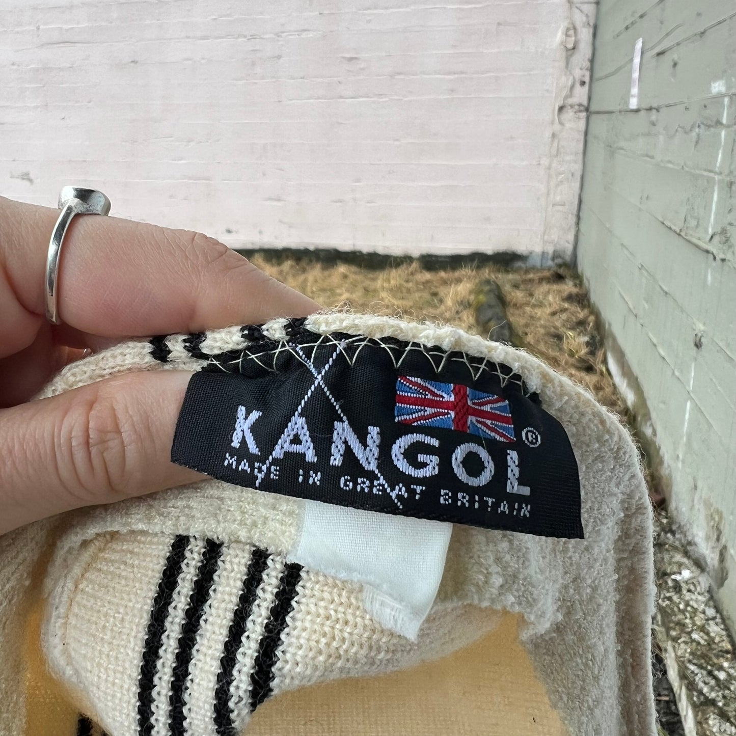 Vintage Kangol Knitted Striped Flat Cap Hat - Size O/S - Made In Great Britain - Beige/Black