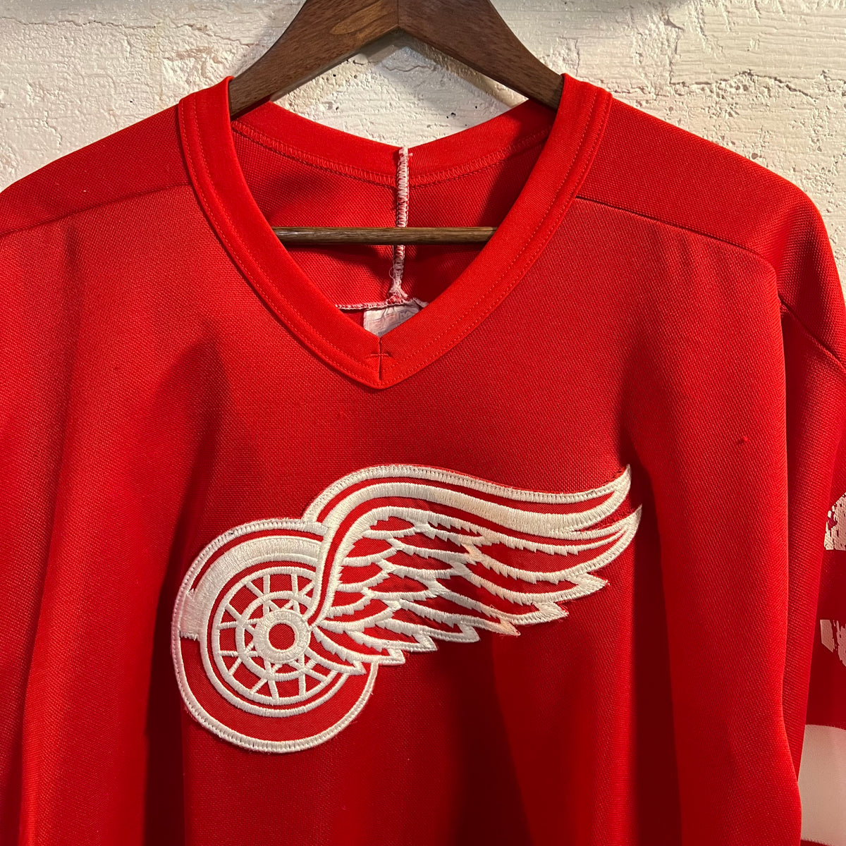 Vintage Faded Detroit Red Wings ‘Cheveloae #32’ Hockey Jersey - Size Medium - Made In USA - Red/White