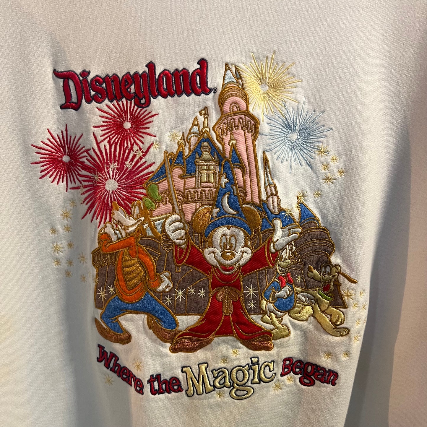 Vintage 2000's Disneyland Embroidered Crewneck Sweatshirt - Size Large - White/Multi