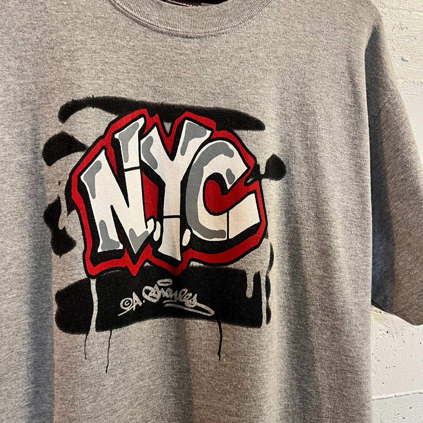 Vintage Andre Charles 'NYC' Graffiti Artist T-Shirt - Size Large - Grey/Red/White/Black