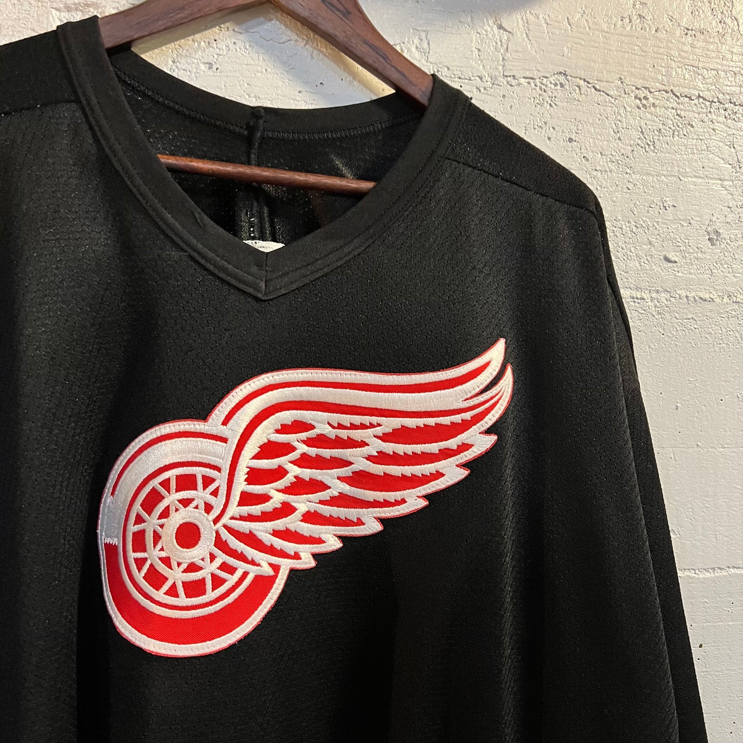 Vintage 80's NHL Detroit Red Wings CCM Maska Air Knit Hockey Jersey - Size XL - Made In USA
