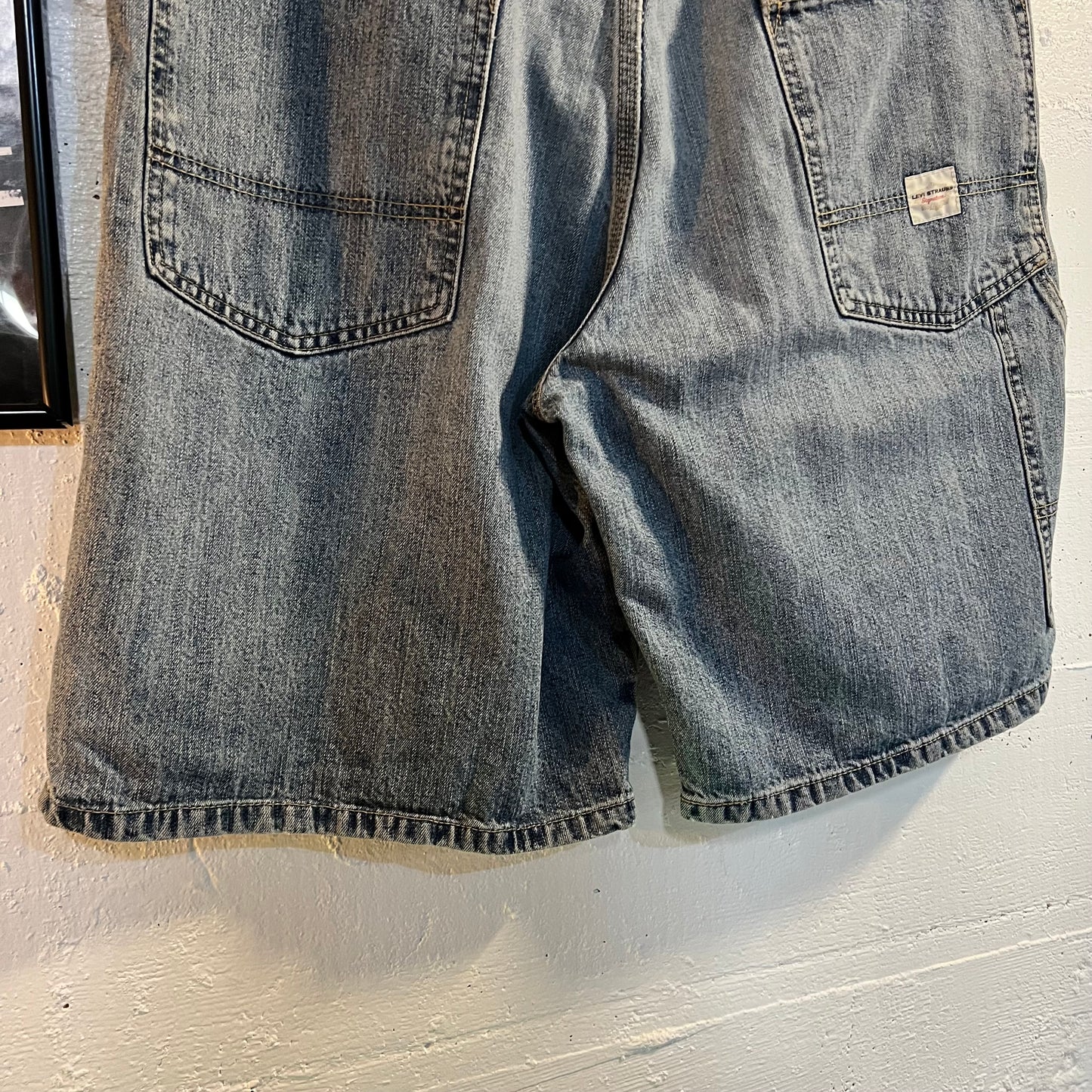 Vintage Y2K Levi's Workwear Denim Carpenter Shorts - Size 36 - Light Wash