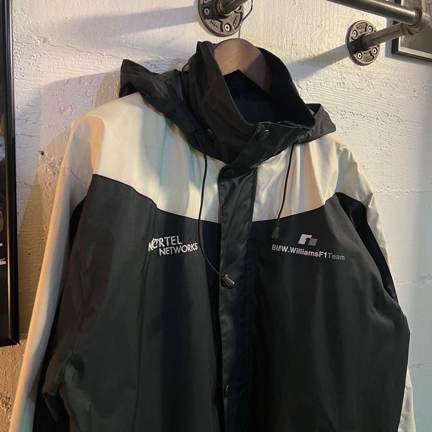 Vintage 2000 BMW Williams F1 Racing Team Hooded Shell Jacket - Size Large - Navy/White