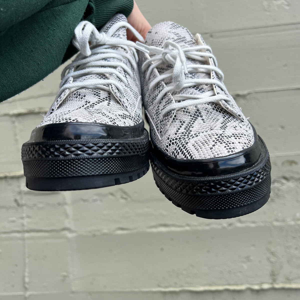 *Pre-Loved* Converse Chuck 70 Formal Snakeskin Sneakers - Size 7.5M/9.5W - Dove Grey/Black - A15045C