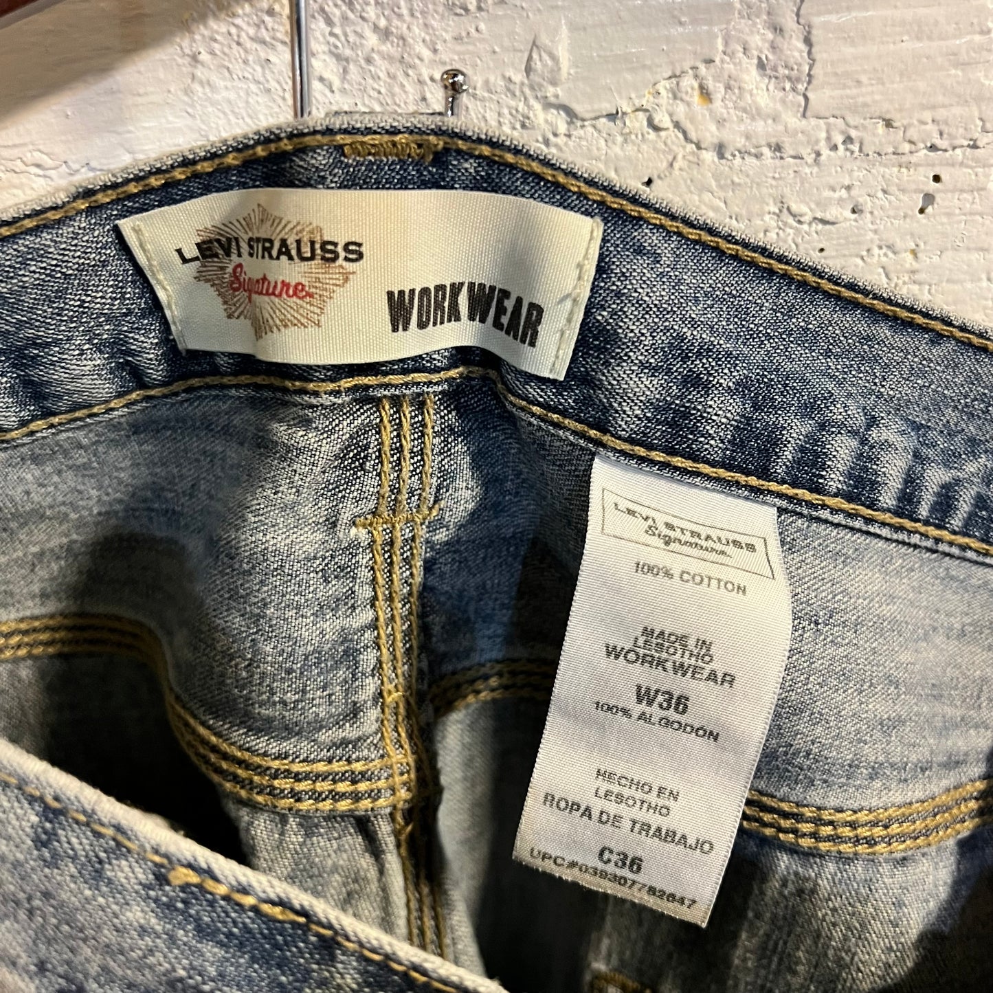 Vintage Y2K Levi's Workwear Denim Carpenter Shorts - Size 36 - Light Wash