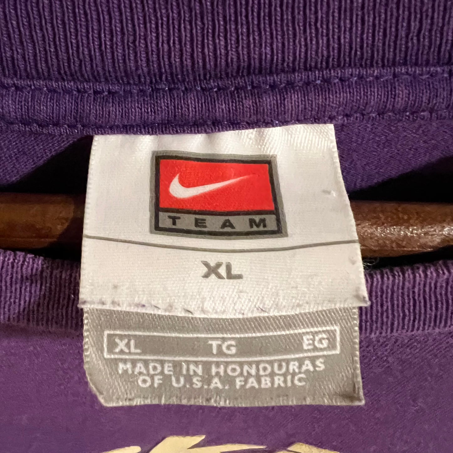 Vintage 90's/00's Nike Team University Of Washington Huskies T-Shirt - Size XL - Purple/Tan/White