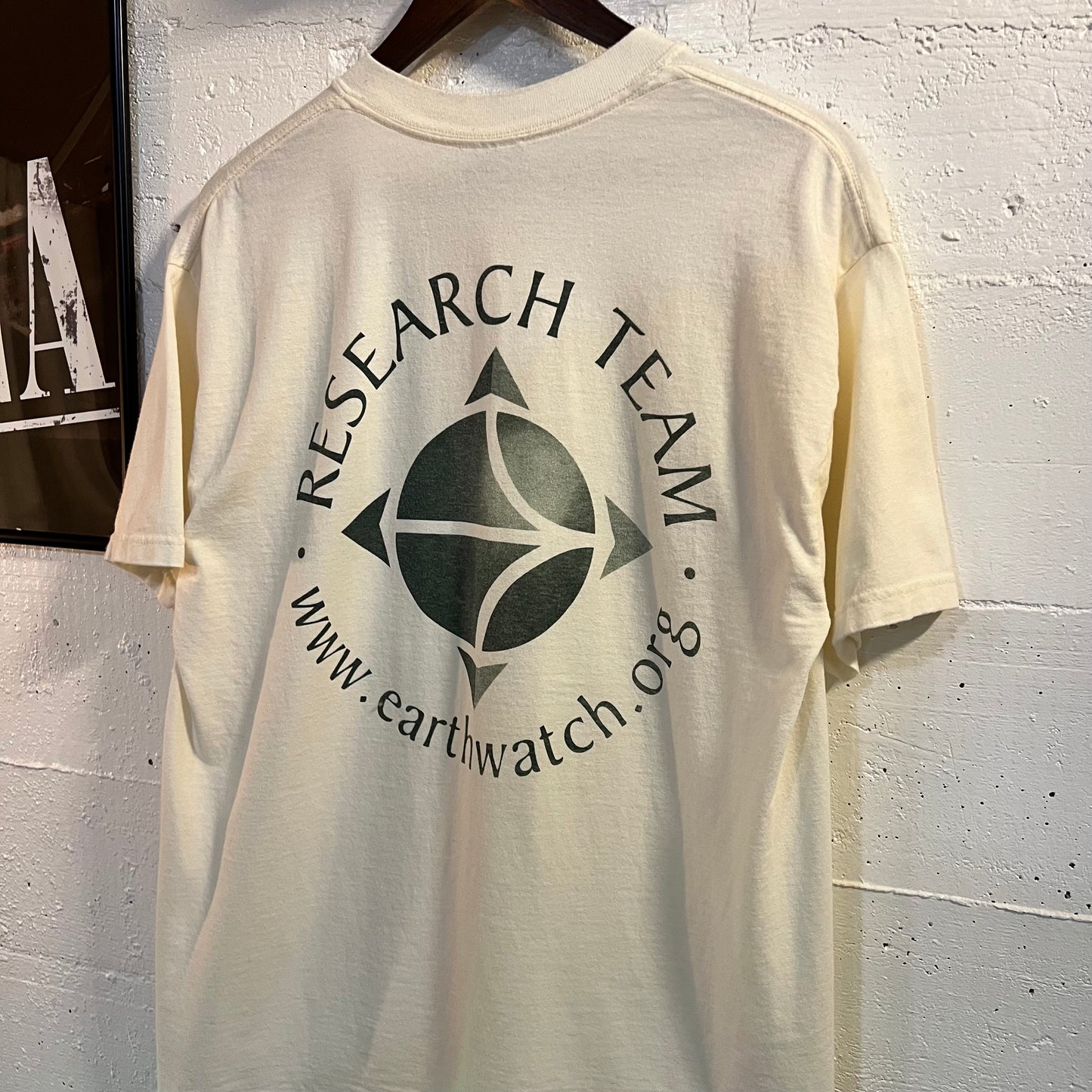 Vintage Earthwatch Institute Research Team T-Shirt - Size Large - Off White/Green