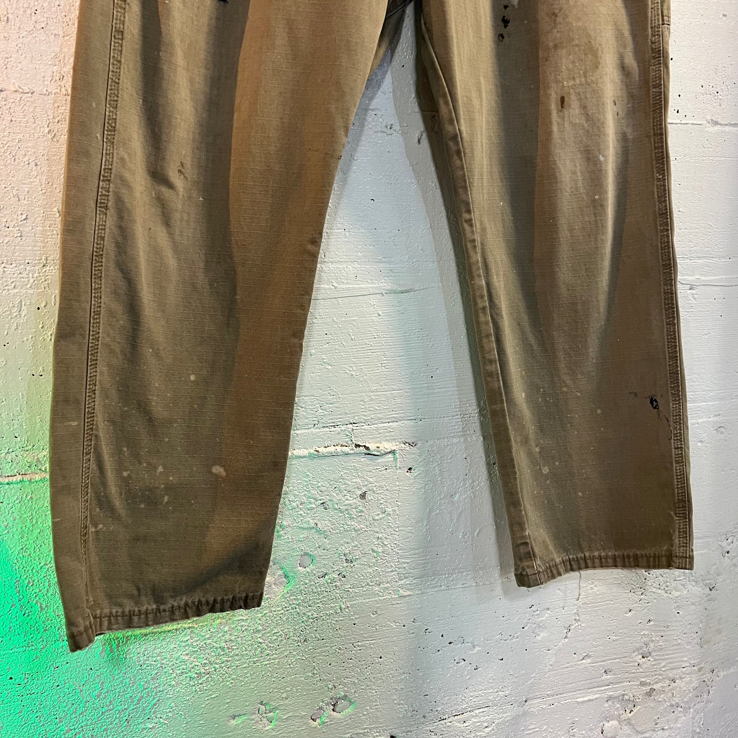 Vintage Distressed Wrangler Riggs Workwear Cargo Pants - Size 36x30 - Khaki Green
