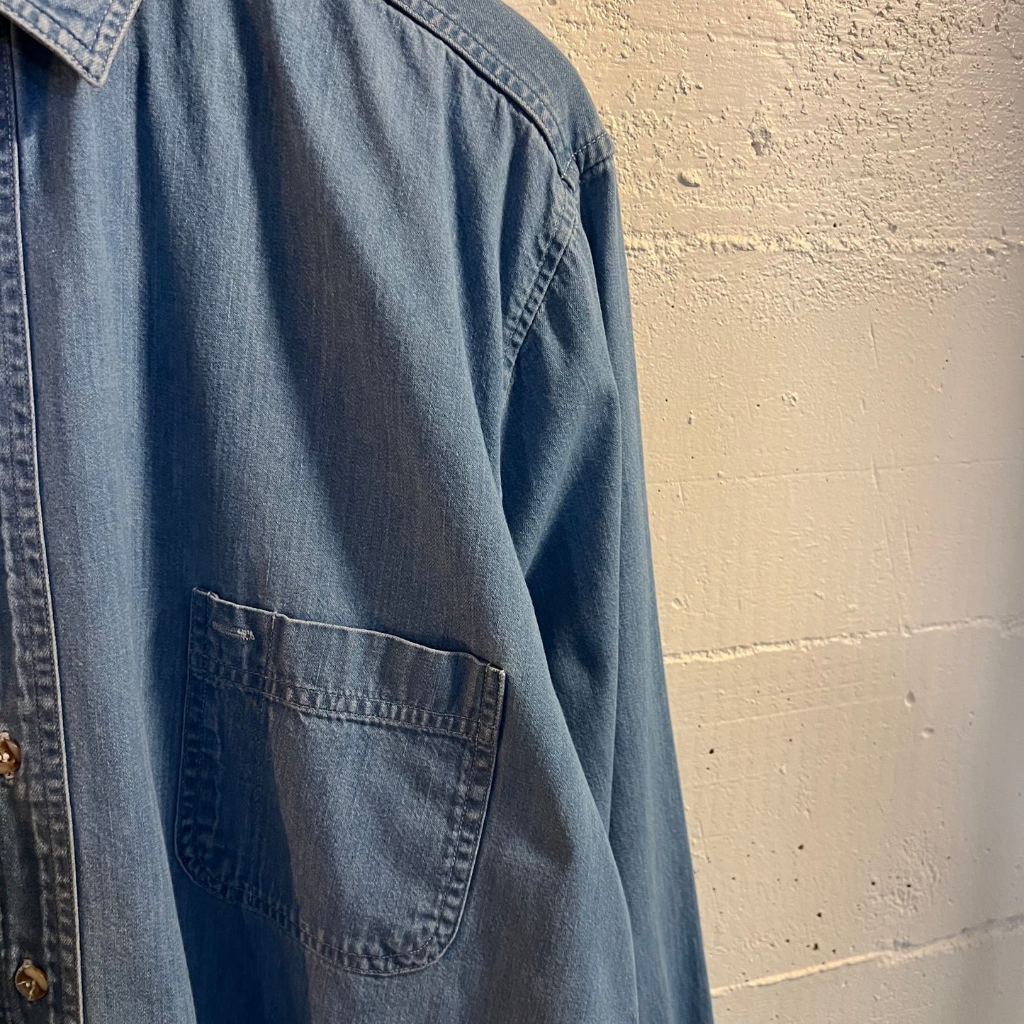 Vintage 90’s Marlboro Denim Button Up Long Sleeve Shirt - Size Large - Made In USA - Light Wash