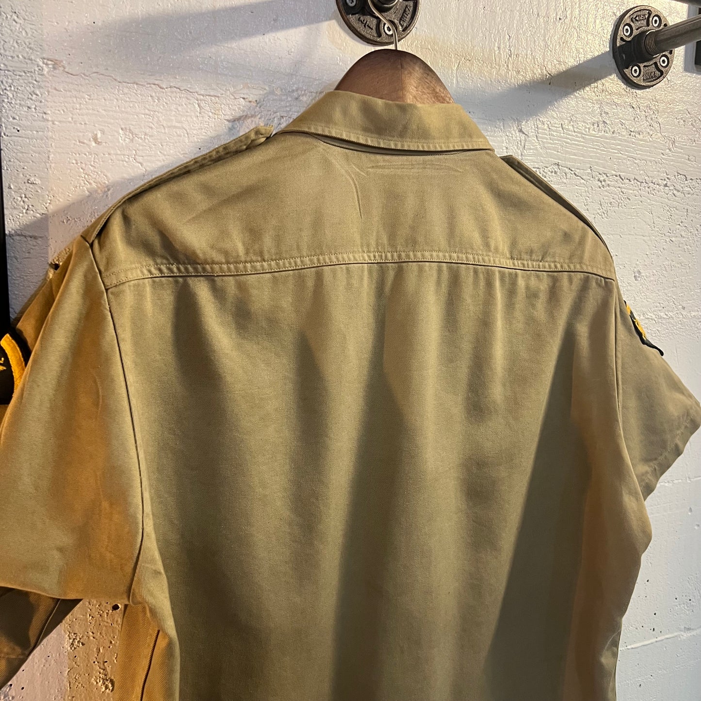 Vintage 1966 U.S. Army Specialist 8.2oz Cotton Khaki SH-1 Quarter Sleeve Shirt - Size Large - Made In USA - DSA-100-4271