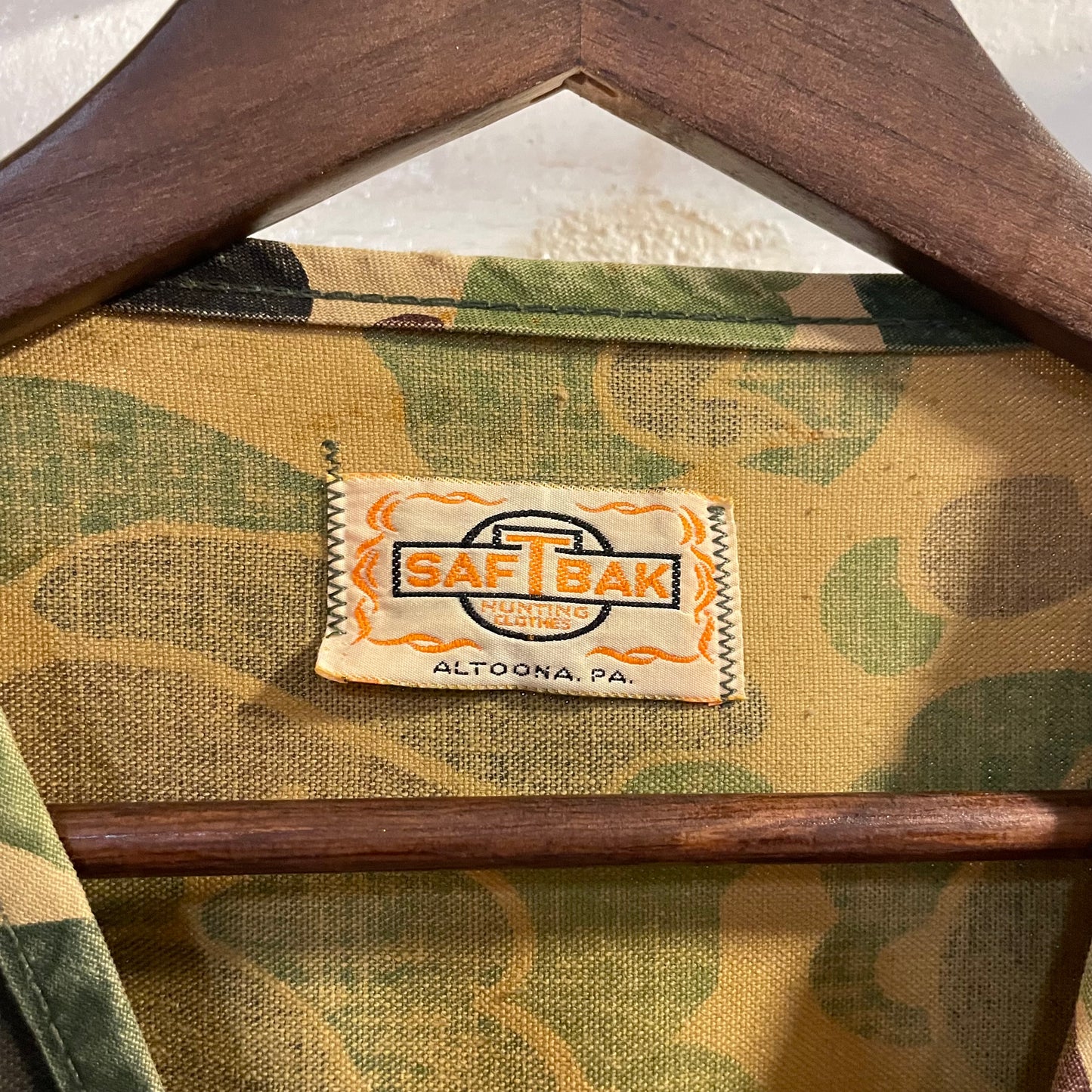Vintage 1970's Saf-T-Bak Duck Camo Hunting Vest - Size Large - Made In USA - Camouflage/Multi