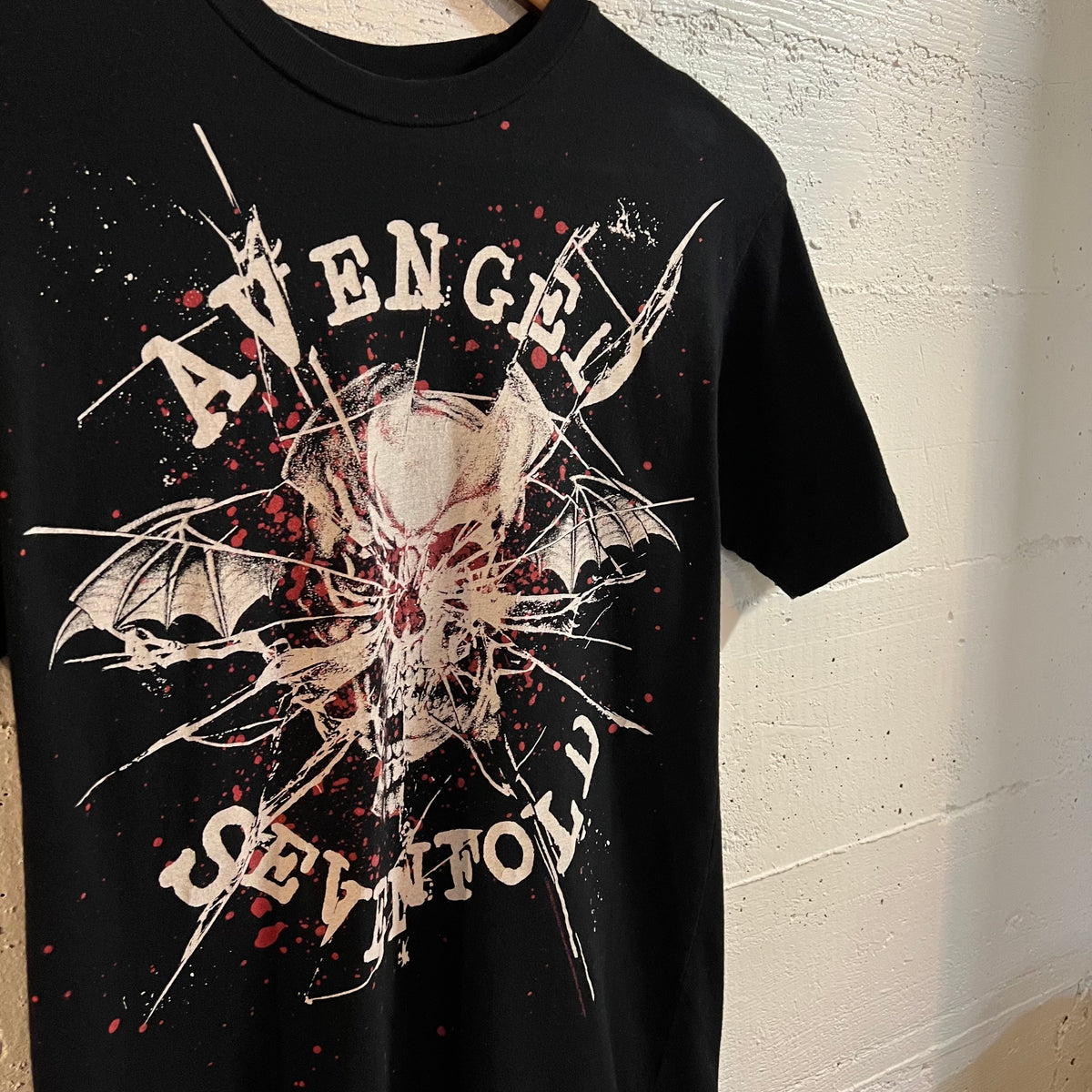 Vintage 2000’s Avenged Sevenfold Band Shattered Bat Wing Skull Graphic T-Shirt - Size Small - Black/White/Red