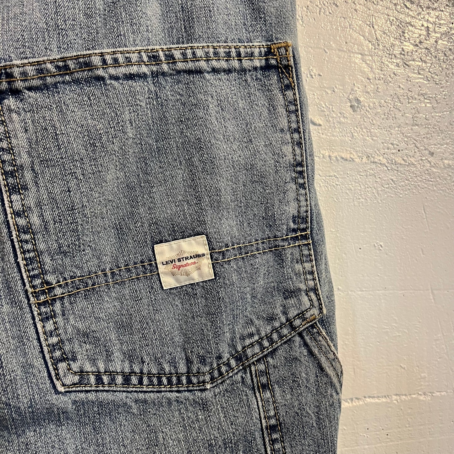 Vintage Y2K Levi's Workwear Denim Carpenter Shorts - Size 36 - Light Wash