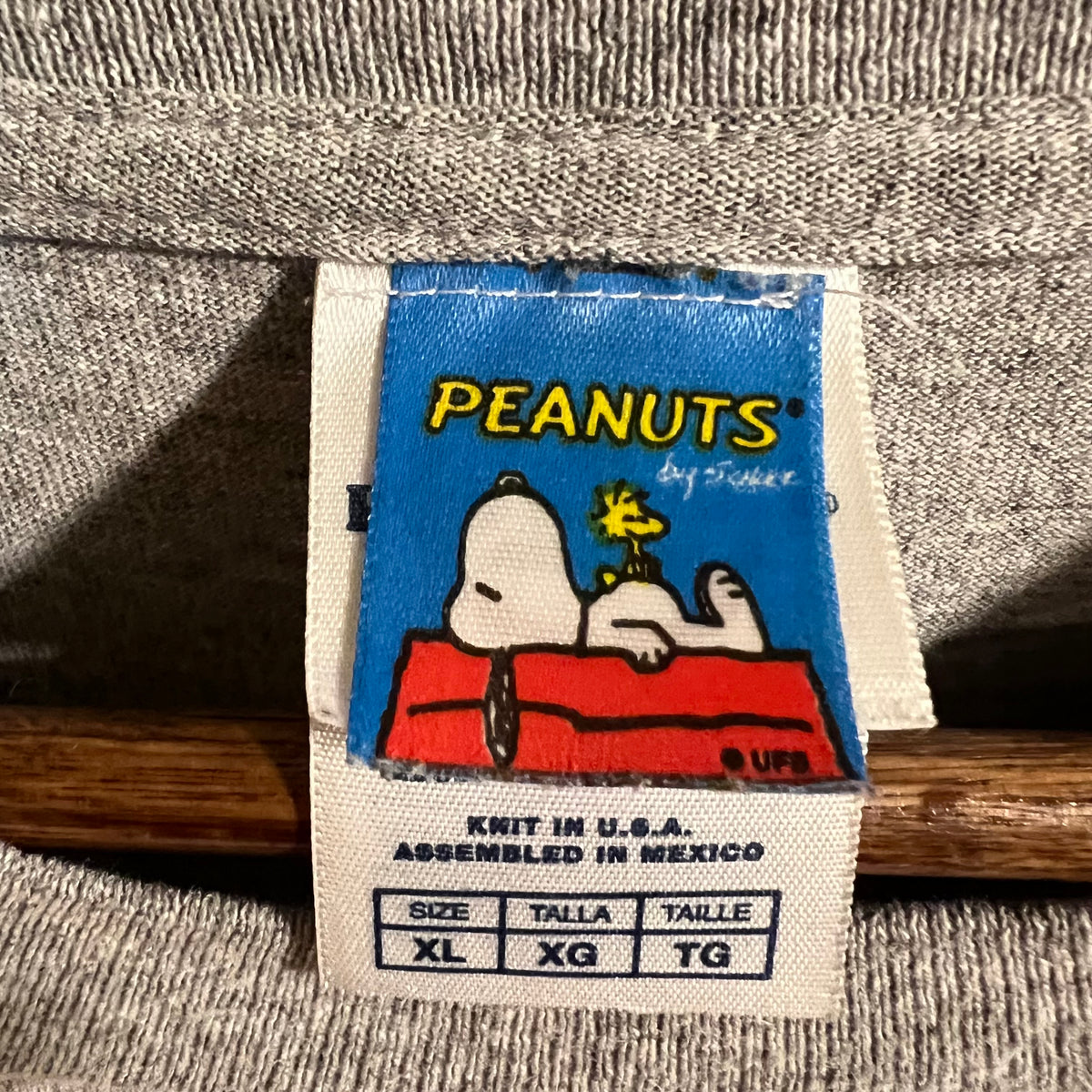 Vintage Peanuts 'Snoopy & Woodstock' Puff Print Christmas T-Shirt - Size XL - Heather Grey