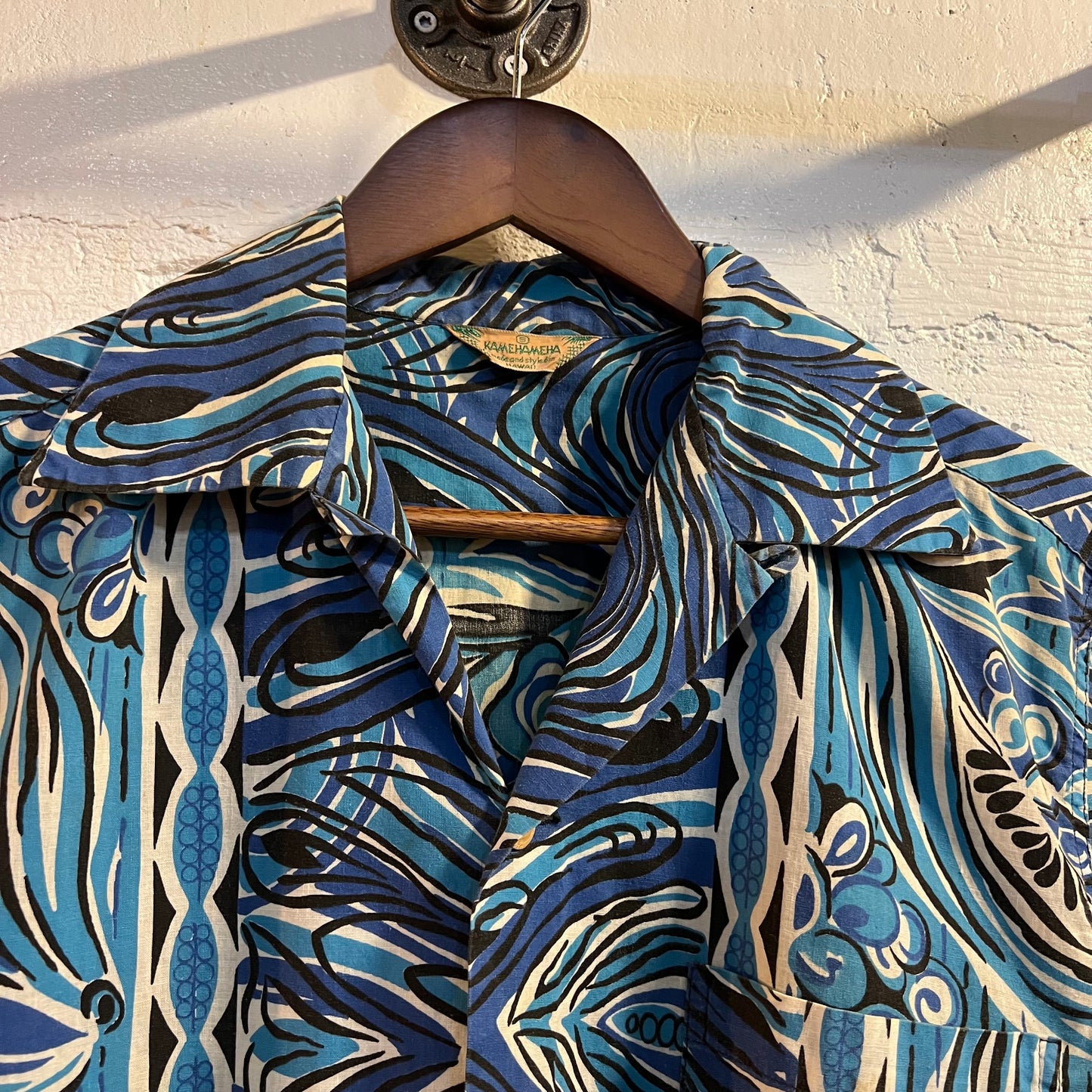 Vintage 1940's Kamehameha Loop Collar Aloha Shirt - Made In Hawaii - Size Small - Blue/Multicolor
