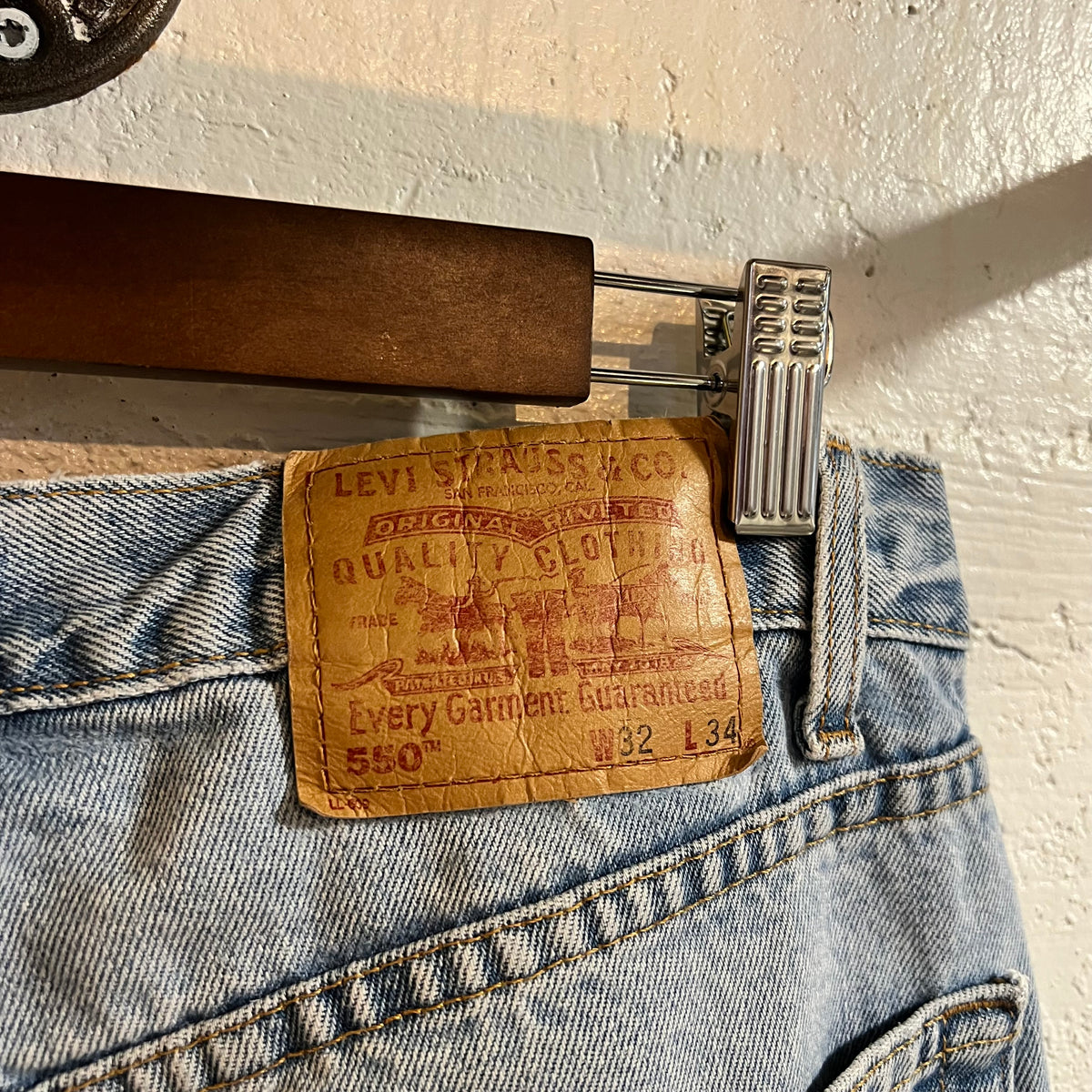 Vintage 2002 Levi's 550 Light Wash Relaxed Tapered Fit Denim Jean - Size 30" x 33" - Light Indigo