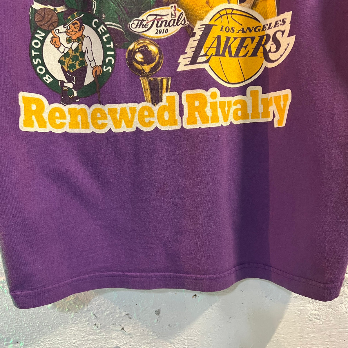 Vintage 2000's Kobe Bryant Los Angeles Lakers '2010' NBA Finals Rap Style T-Shirt - Size XXL - Purple/Gold