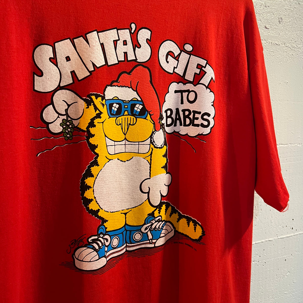 Vintage 90's J. Bates Christmas Cat 'Santa's Gift To Babes' Single Stitch Graphic T-Shirt - Size XL - Made In USA - Red