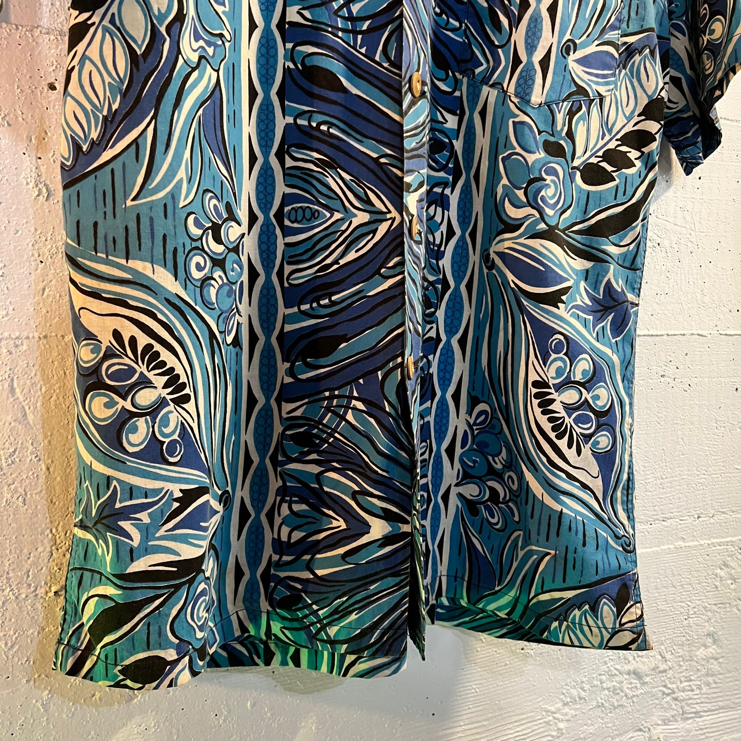Vintage 1940's Kamehameha Loop Collar Aloha Shirt - Made In Hawaii - Size Small - Blue/Multicolor