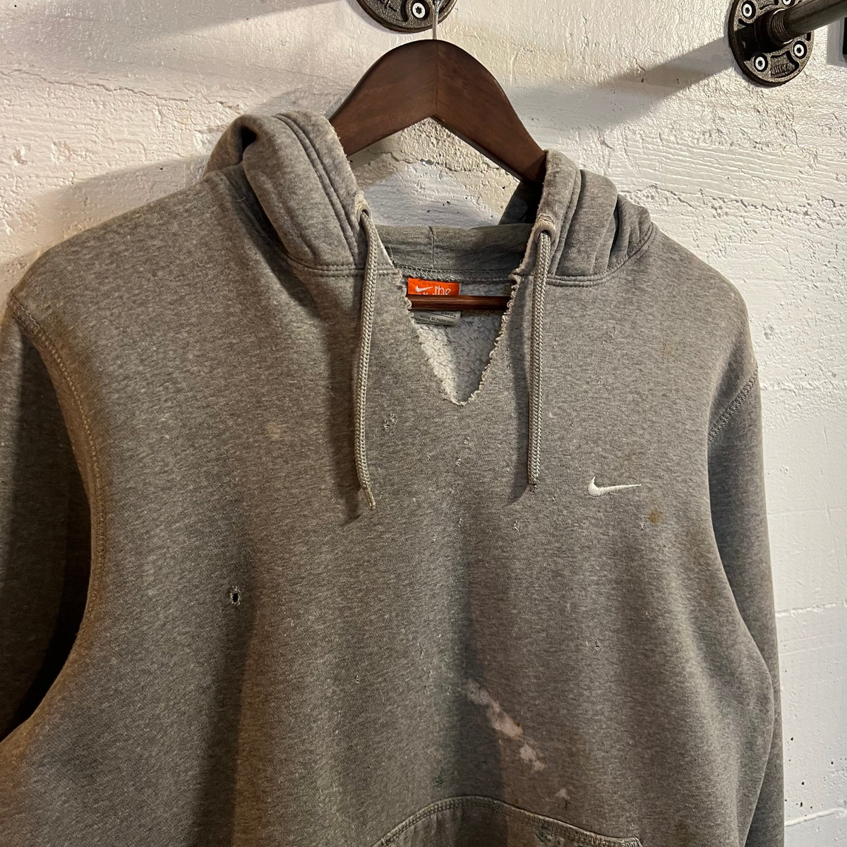 Vintage 2000’s Distressed Embroidered Nike Hoodie Sweatshirt - Size Medium - Heather Grey