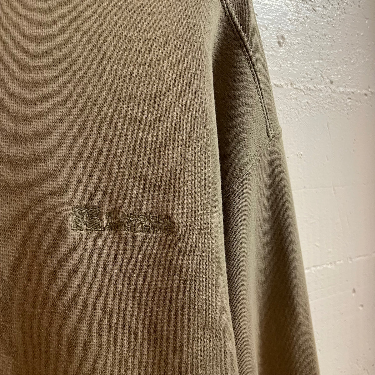 Vintage 90’s Embroidered Russell Athletic Crewneck Sweatshirt - Size Medium - Made In USA - Tan/Beige