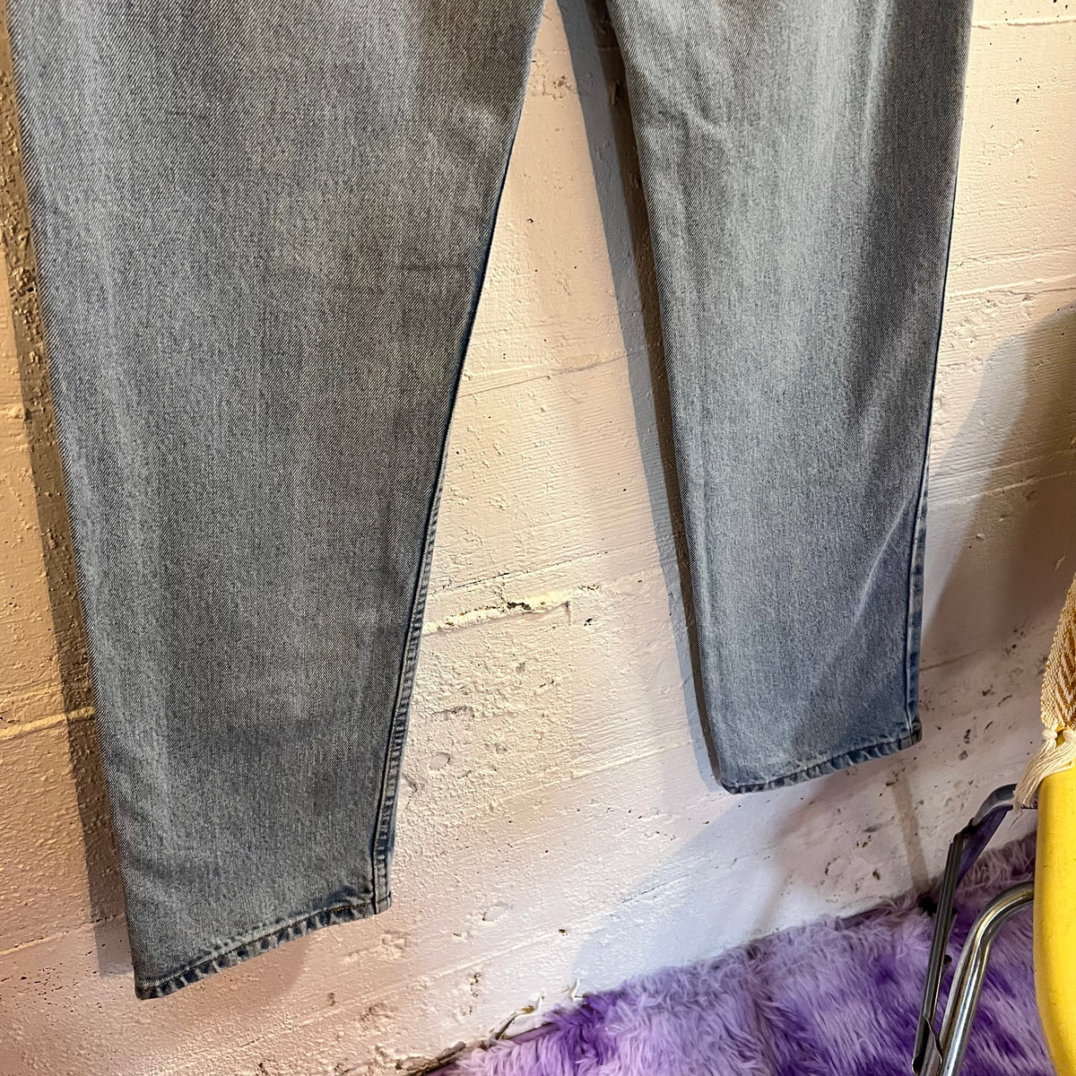 Vintage 2002 Levi's 550 Light Wash Relaxed Tapered Fit Denim Jean - Size 30" x 33" - Light Indigo