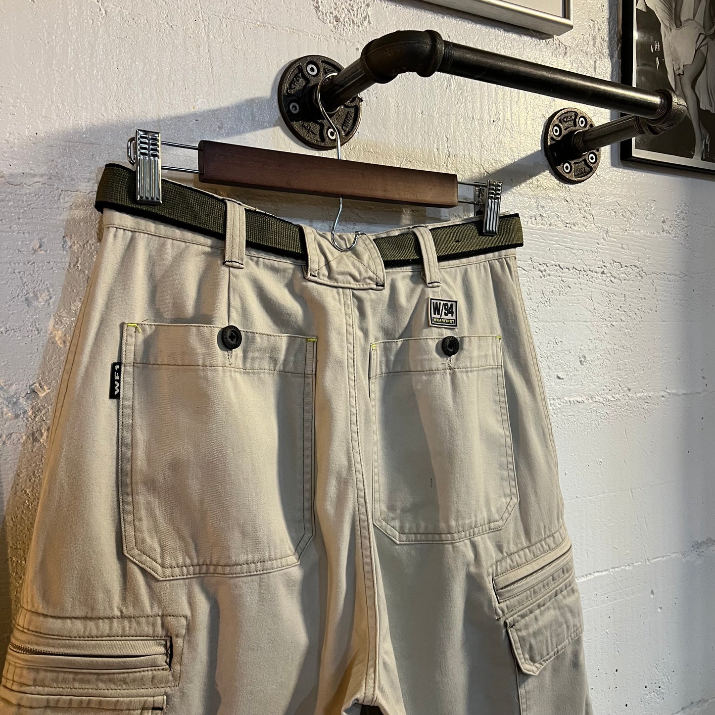 Vintage Y2K Wearfirst Baggy Cargo Shorts - Size 29 - Tan