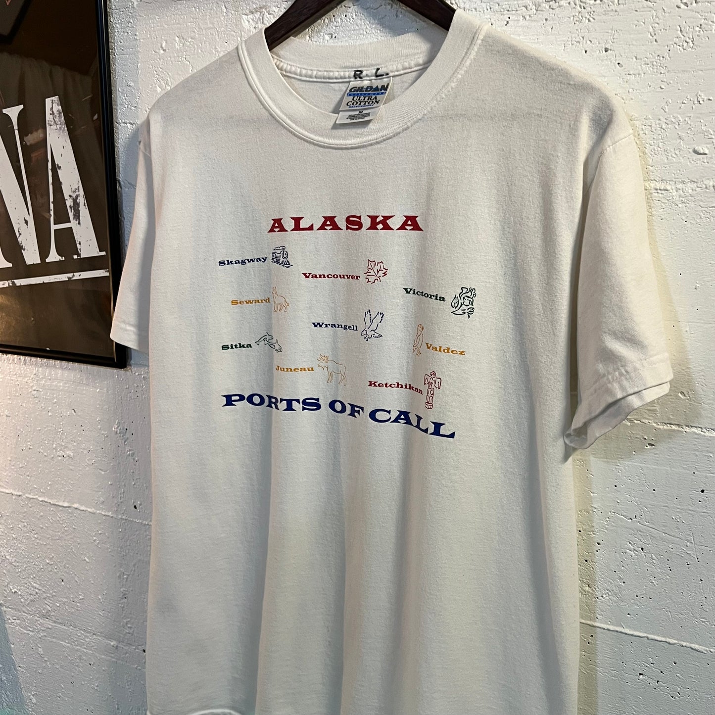 Vintage 2000's Alaskan Ports Of Call Graphic Souvenir T-Shirt - Size Medium - White/Multi