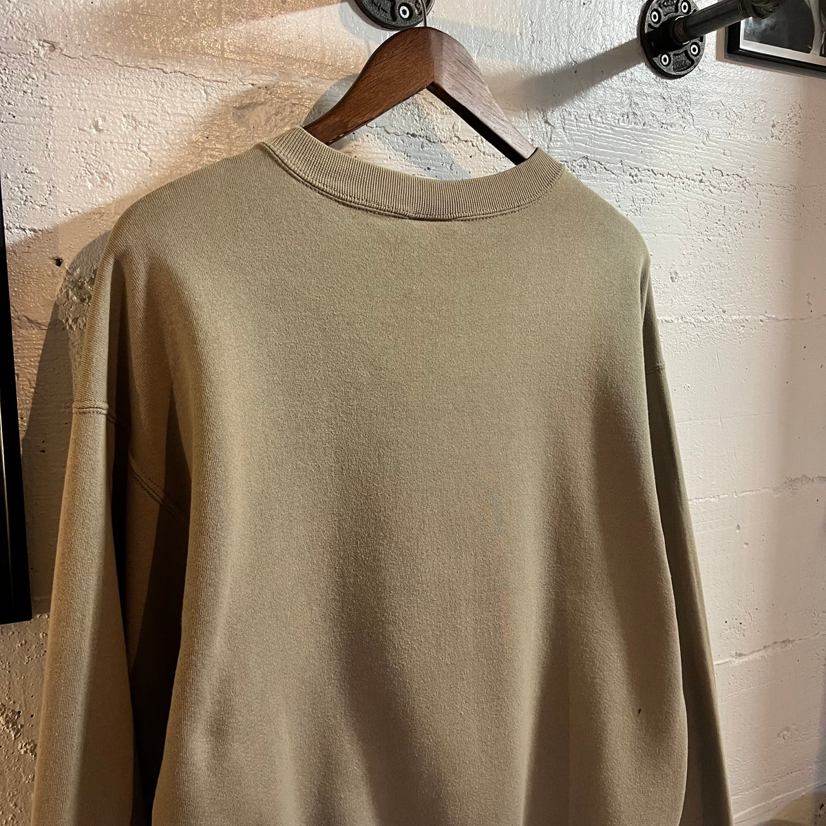 Vintage 90’s Embroidered Russell Athletic Crewneck Sweatshirt - Size Medium - Made In USA - Tan/Beige