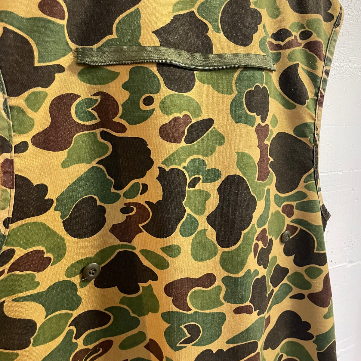 Vintage 1970's Saf-T-Bak Duck Camo Hunting Vest - Size Large - Made In USA - Camouflage/Multi