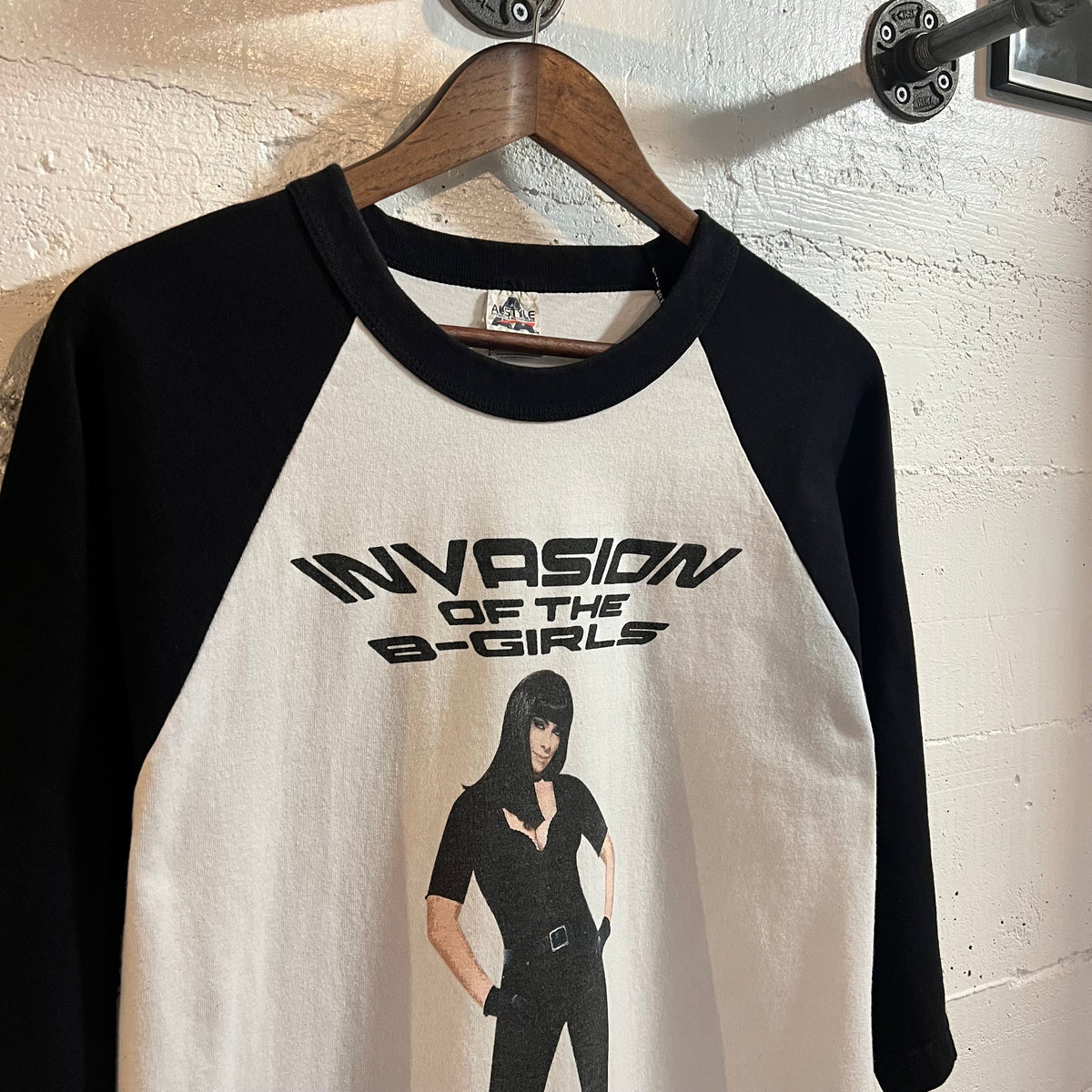 Vintage Y2K Josie Cotton "Invasion Of The B-Girls” Raglan Sleeve Baseball T-Shirt - Size Large - Black/White