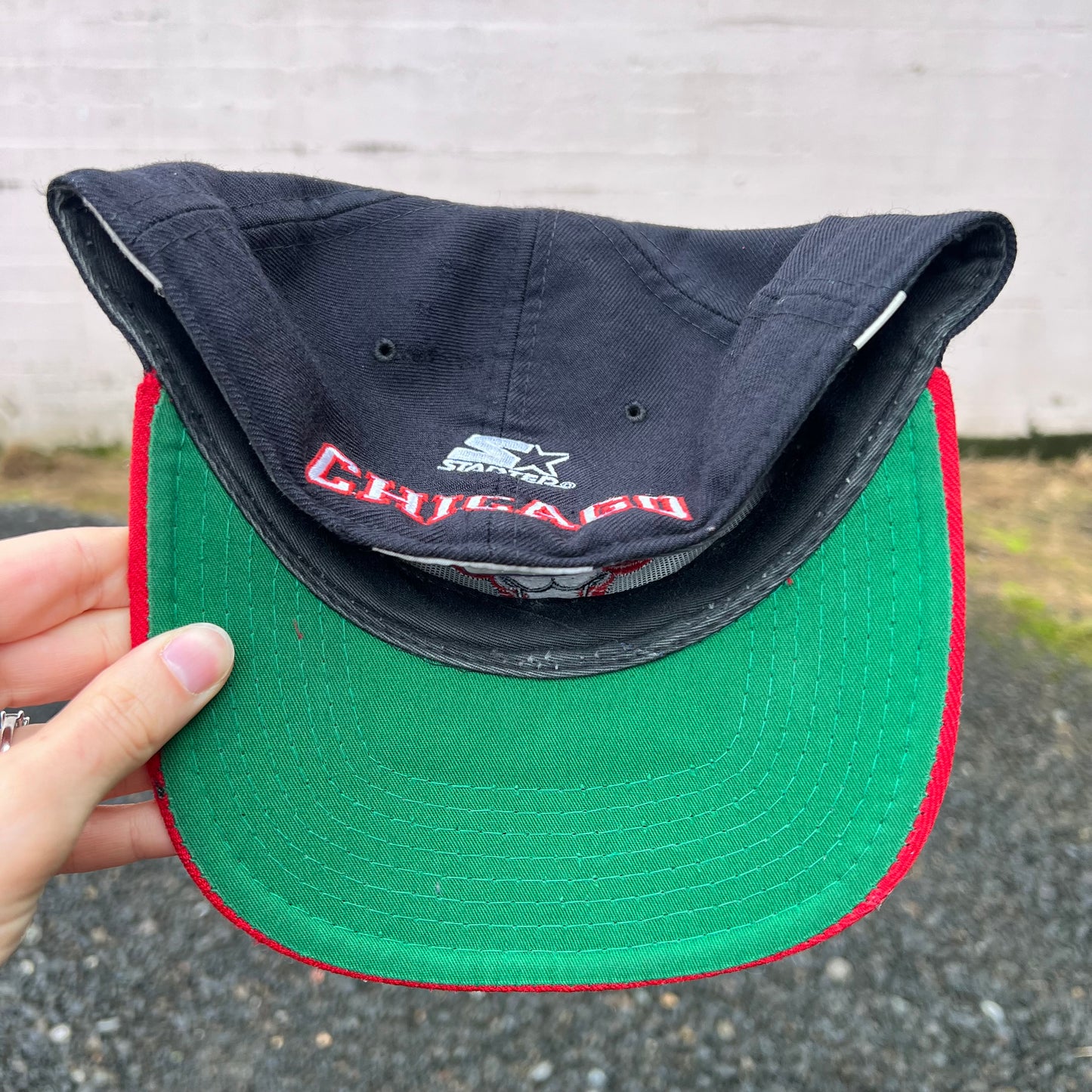 Vintage 90's Chicago Bulls Starter Wool Fitted Hat - Size 7 - Black/Red