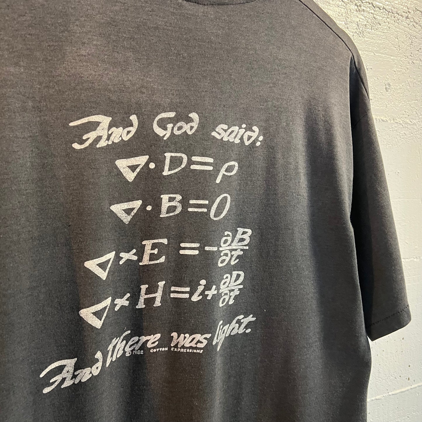 Vintage 80's Faded Single Stitch 'Schwarzchild Radius Let There Be Light' Graphic T-Shirt - Size XL - Made In USA - Black/White